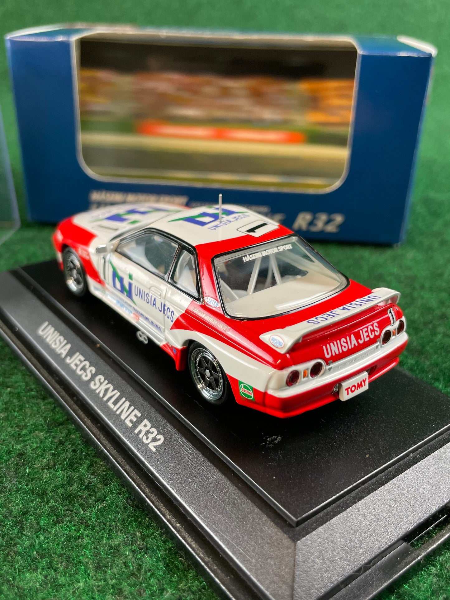 EBBRO Tomy - Hasemi Motor Sport Unisia JECS Group A Nissan Skyline R32 GT-R Diecast