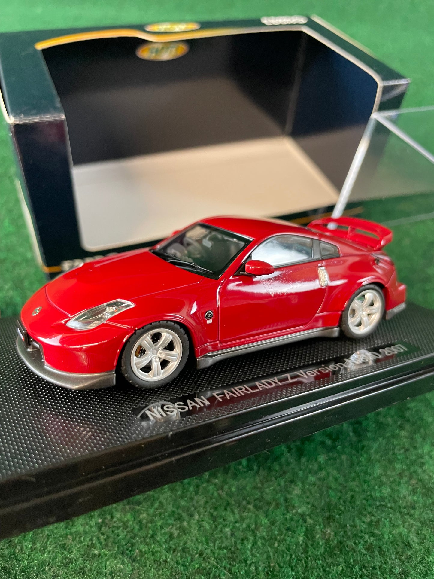 EBBRO - 2007 Nissan Fairlady Z NISMO Red 1/43 Scale Diecast
