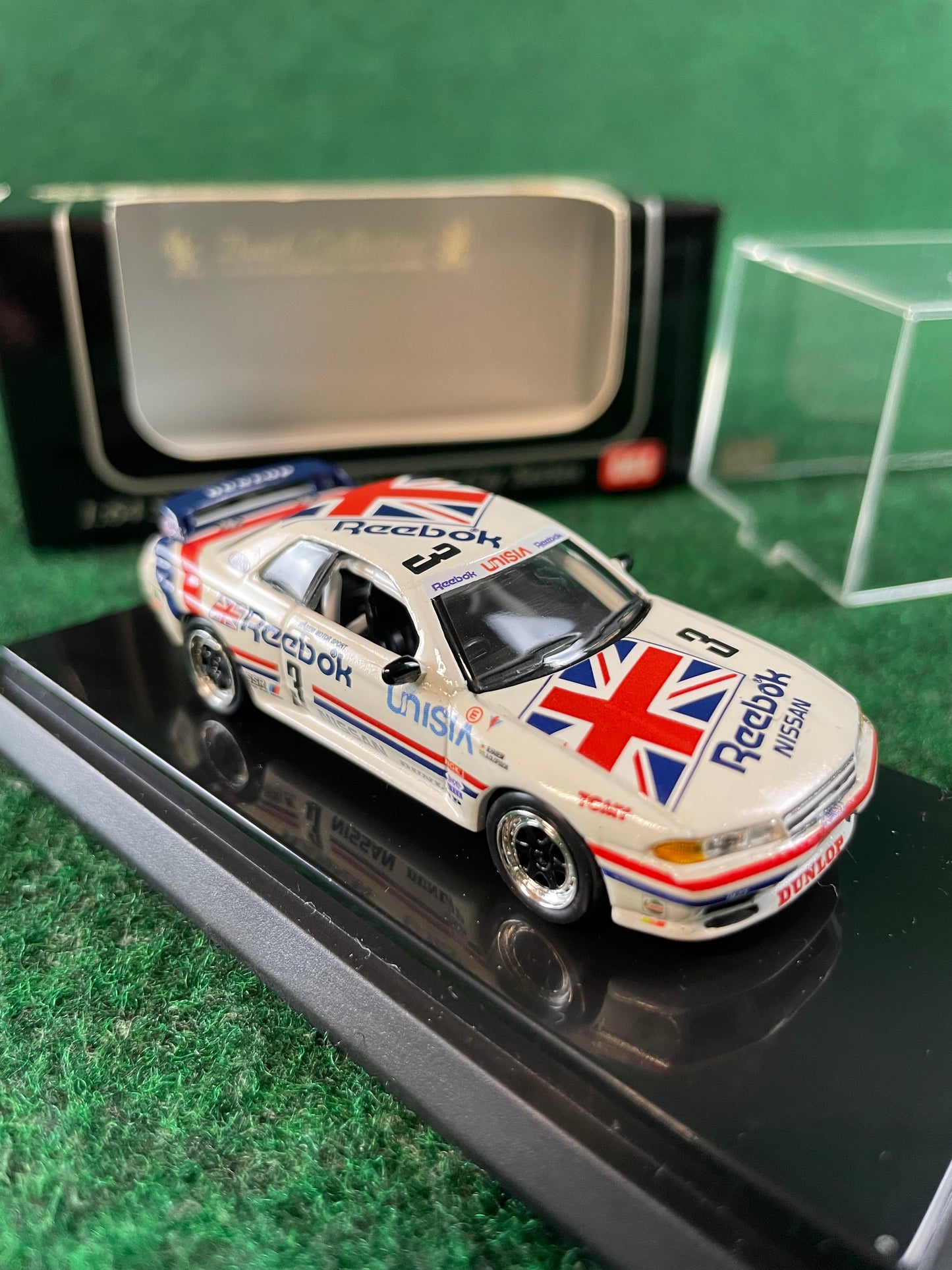 KYOSHO - Beads Collection 1990 & 1991 Reebok Nissan Skyline R32 GT-R 1/64 Scale Diecast Set