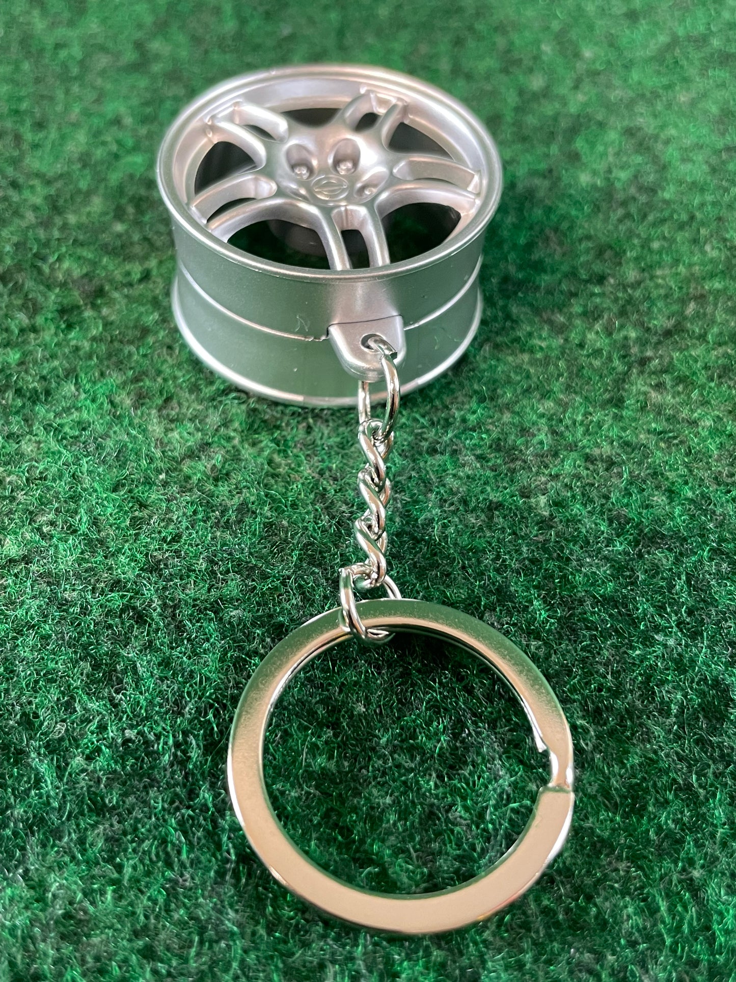 TC Juurokuhoi Vending Machine Nissan Skyline R33 GT-R Wheel Keychain