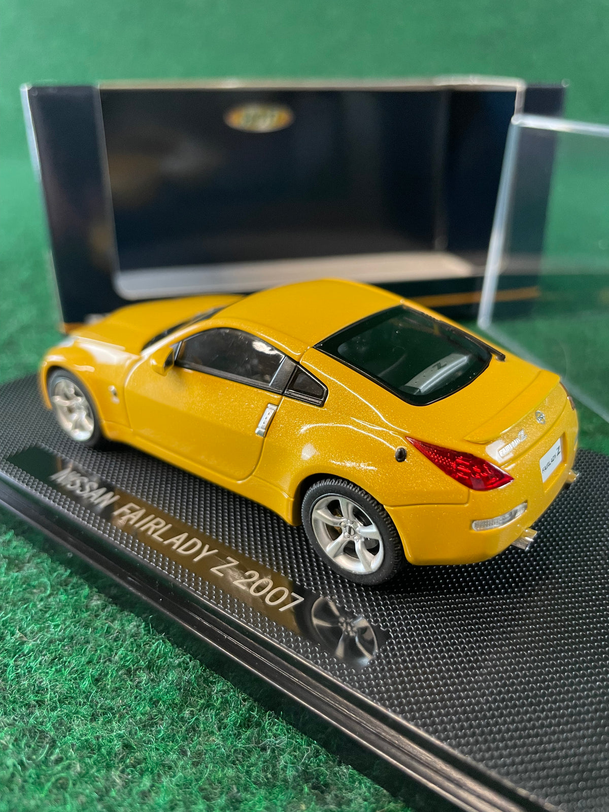 EBBRO - 2007 Nissan Fairlady Z Yellow 1/43 Scale Diecast