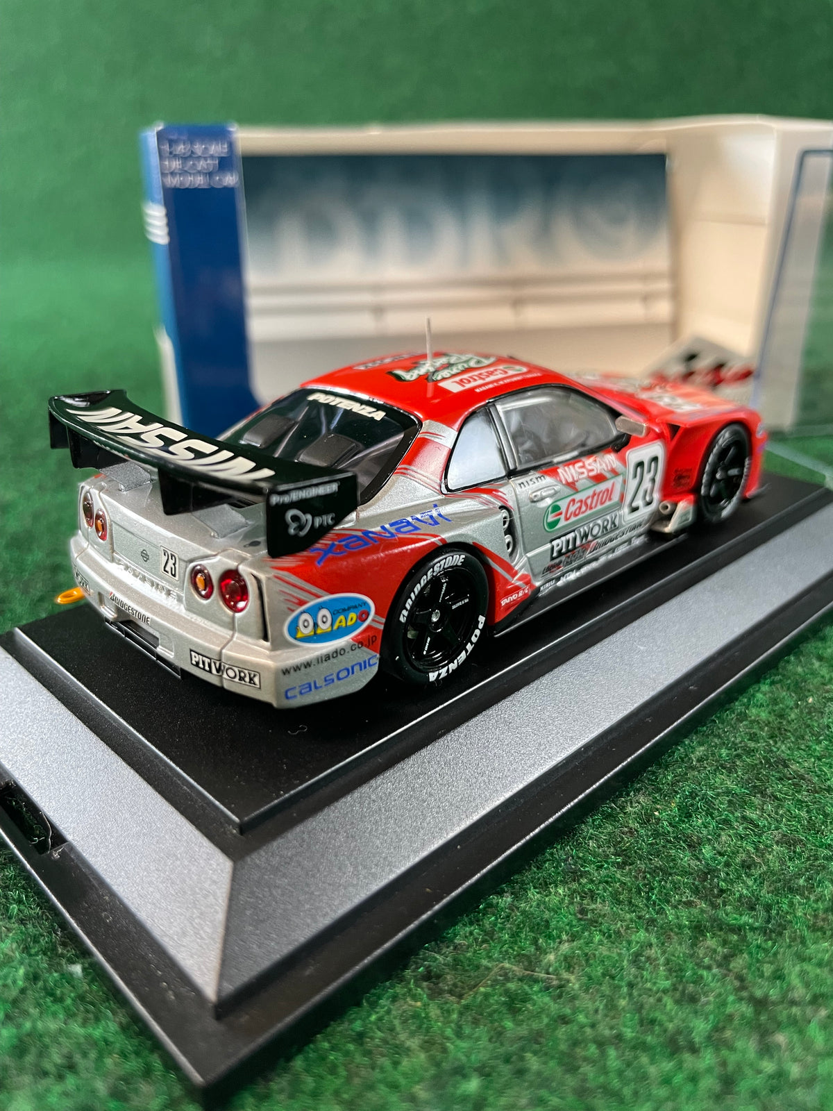 EBBRO Racing Car Collection - 2002 Castrol Pitwork Nissan Skyline R34 GT-R Suzuka 1000km 1/43 Scale Diecast