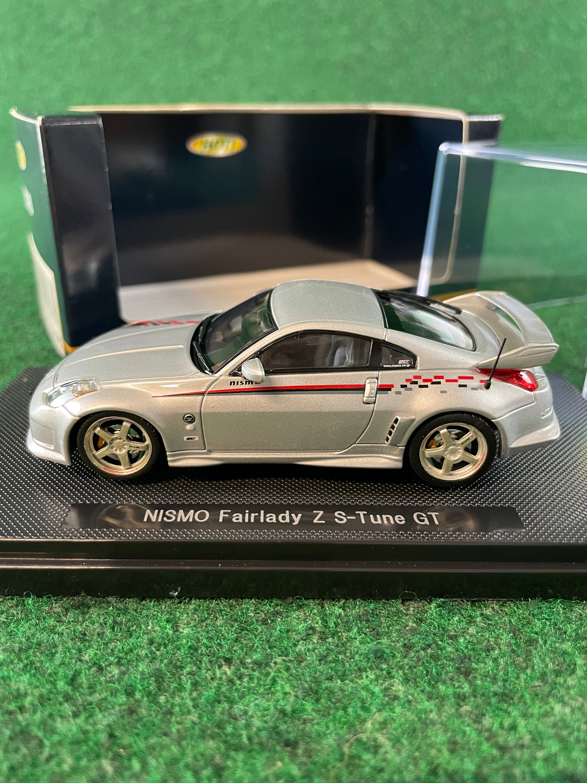 EBBRO HOT! Nissan Nismo Fairlady Z (350Z) S-Tune GT W/ Nismo Stripe 1/43 Diecast