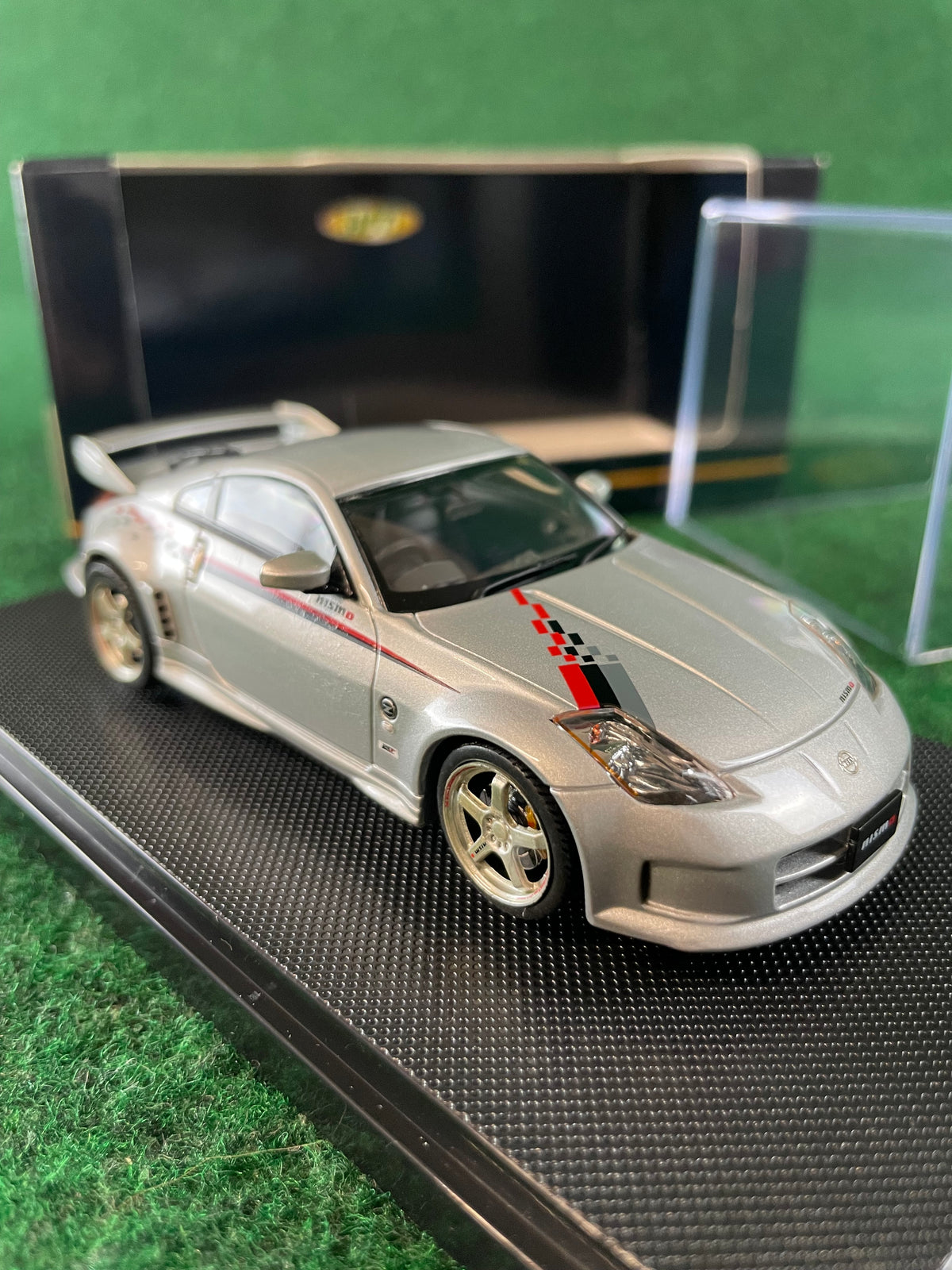 EBBRO HOT! Nissan Nismo Fairlady Z (350Z) S-Tune GT W/ Nismo Stripe 1/43 Diecast