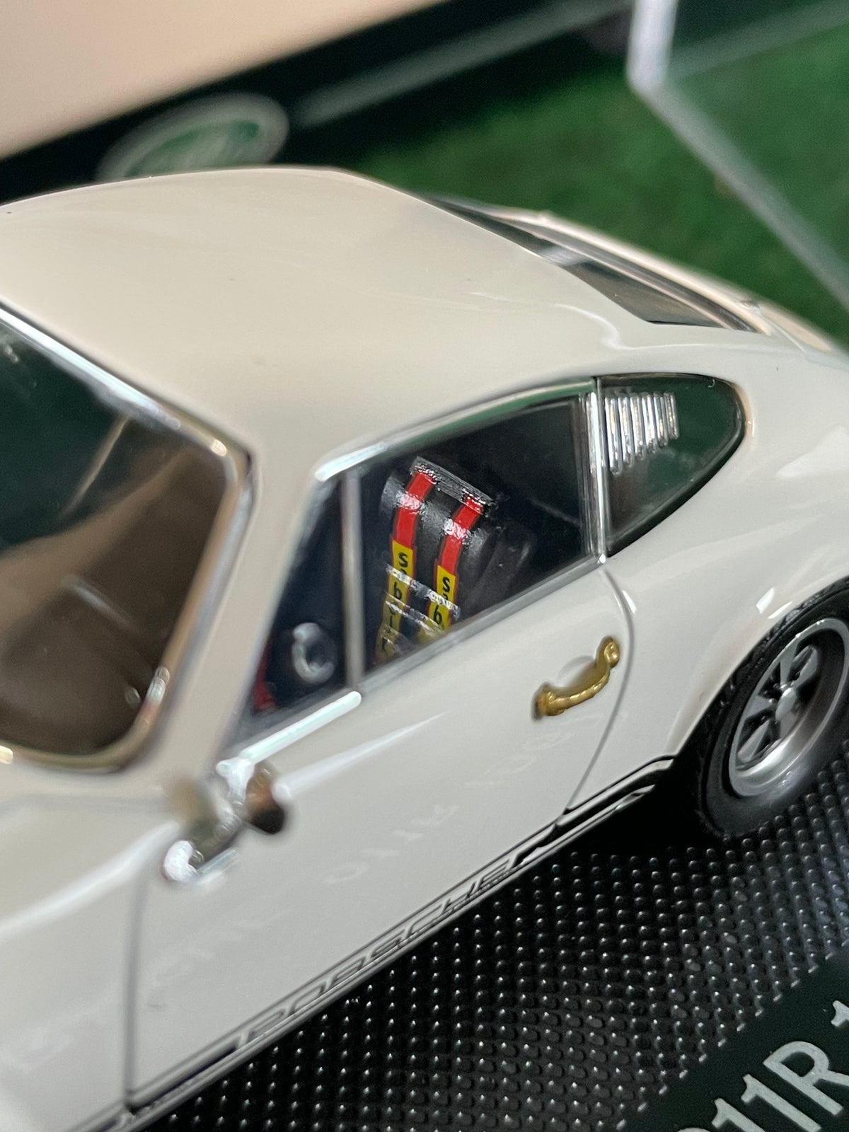 EBBRO Oldies - 1967 Porsche 911R White 1/43 Scale Diecast