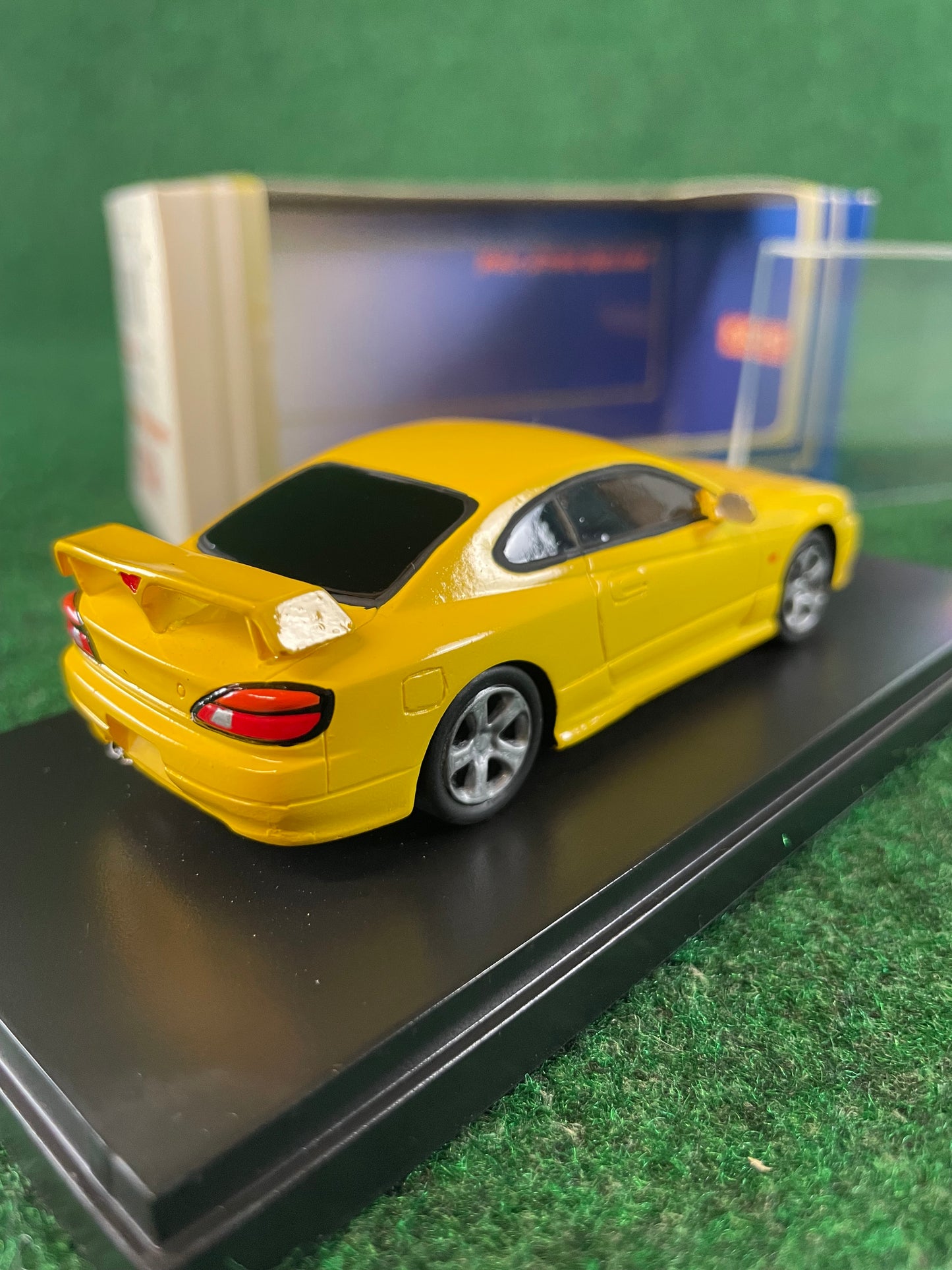 KYOSHO Poly-Stone Gallery Nissan Silvia S15 (Yellow) 1/43 Scale Model Diecast Car