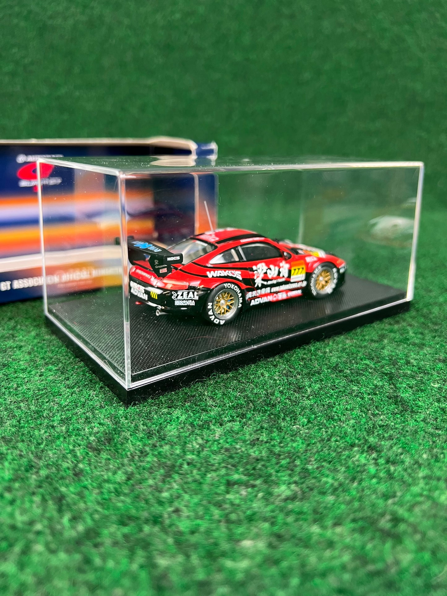 EBBRO - 2005 Super GT Ryozanpaku TEAM TAKAMIZAWA ADVAN Porsche 911 GT3 1/43 Scale Diecast