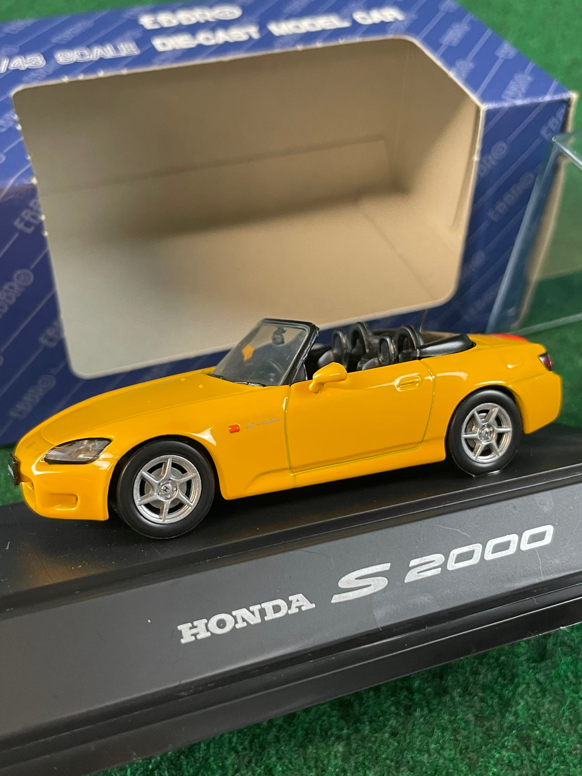 EBBRO 1999 Honda S2000 (Indy Yellow Pearl) 1/43 Scale Diecast