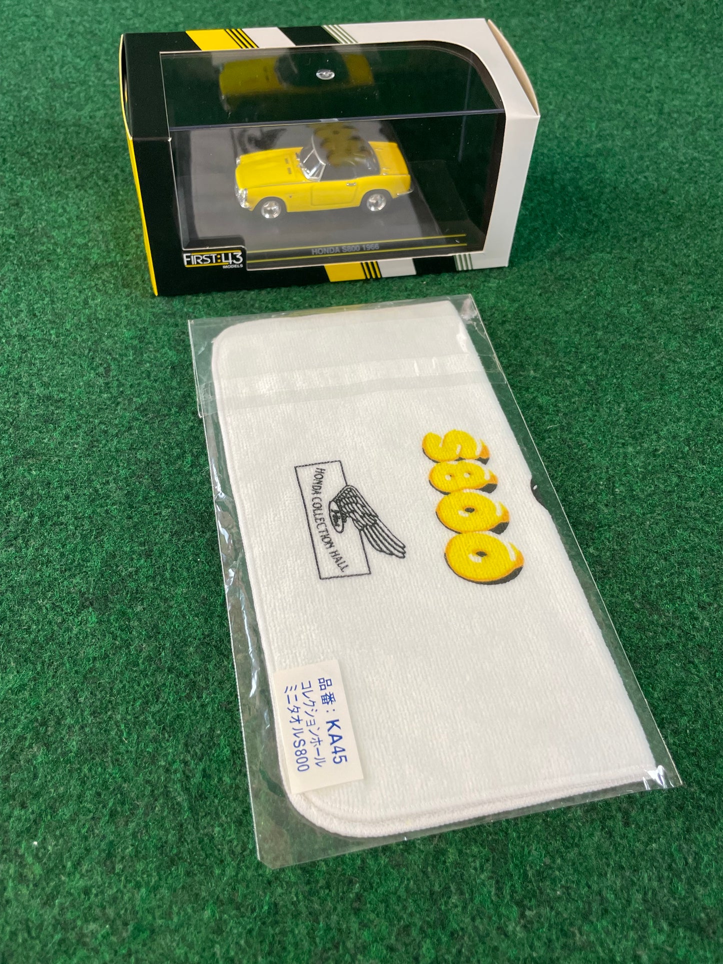 First43 Honda S800 1/43 Scale Diecast and Honda Collection Hall Towel Set