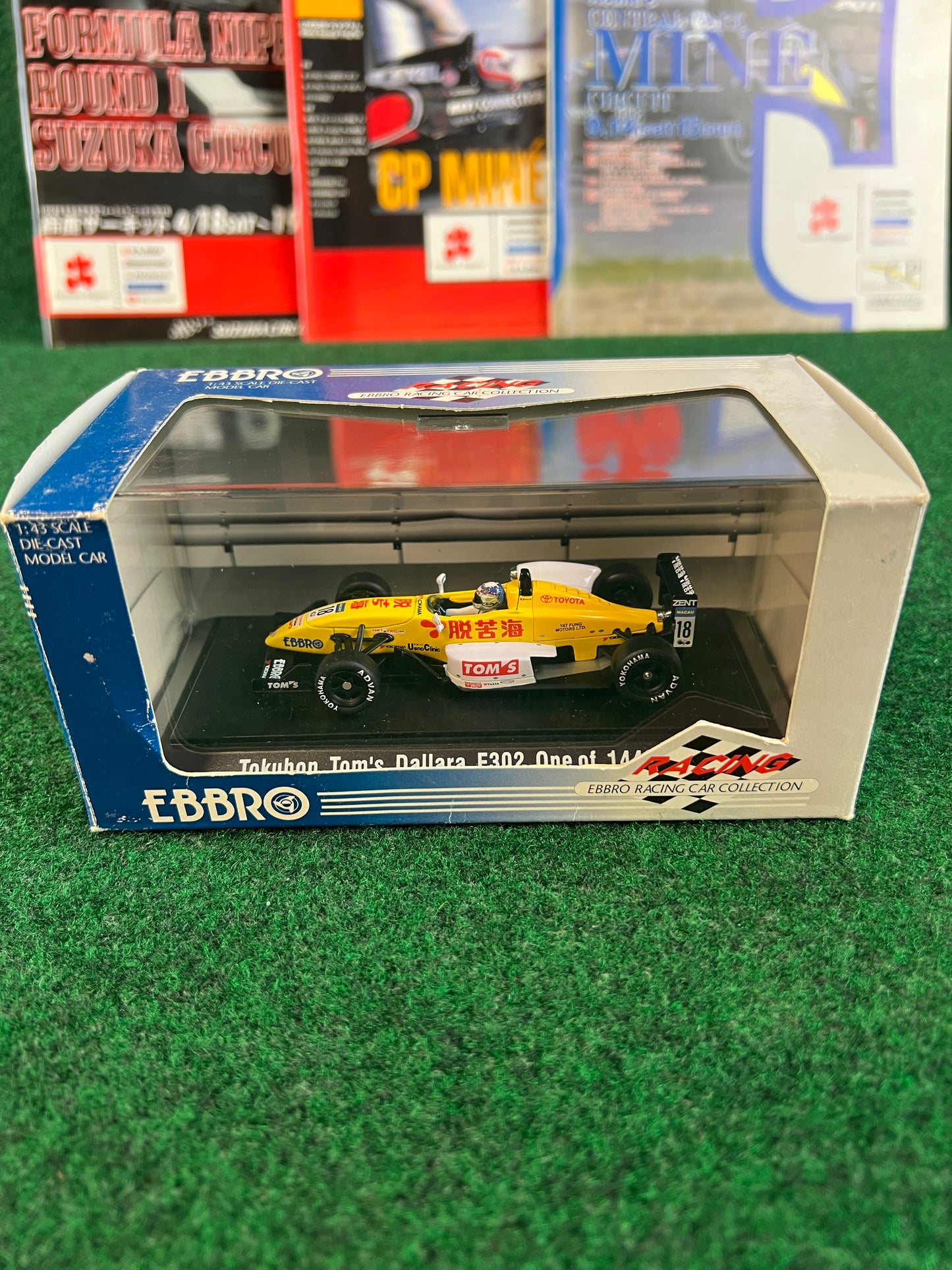 EBBRO - Tokuhon TOM'S Toyota Dallara F302 Formula 3 Macau GP 2002 No. 18 1/43 Scale Diecast