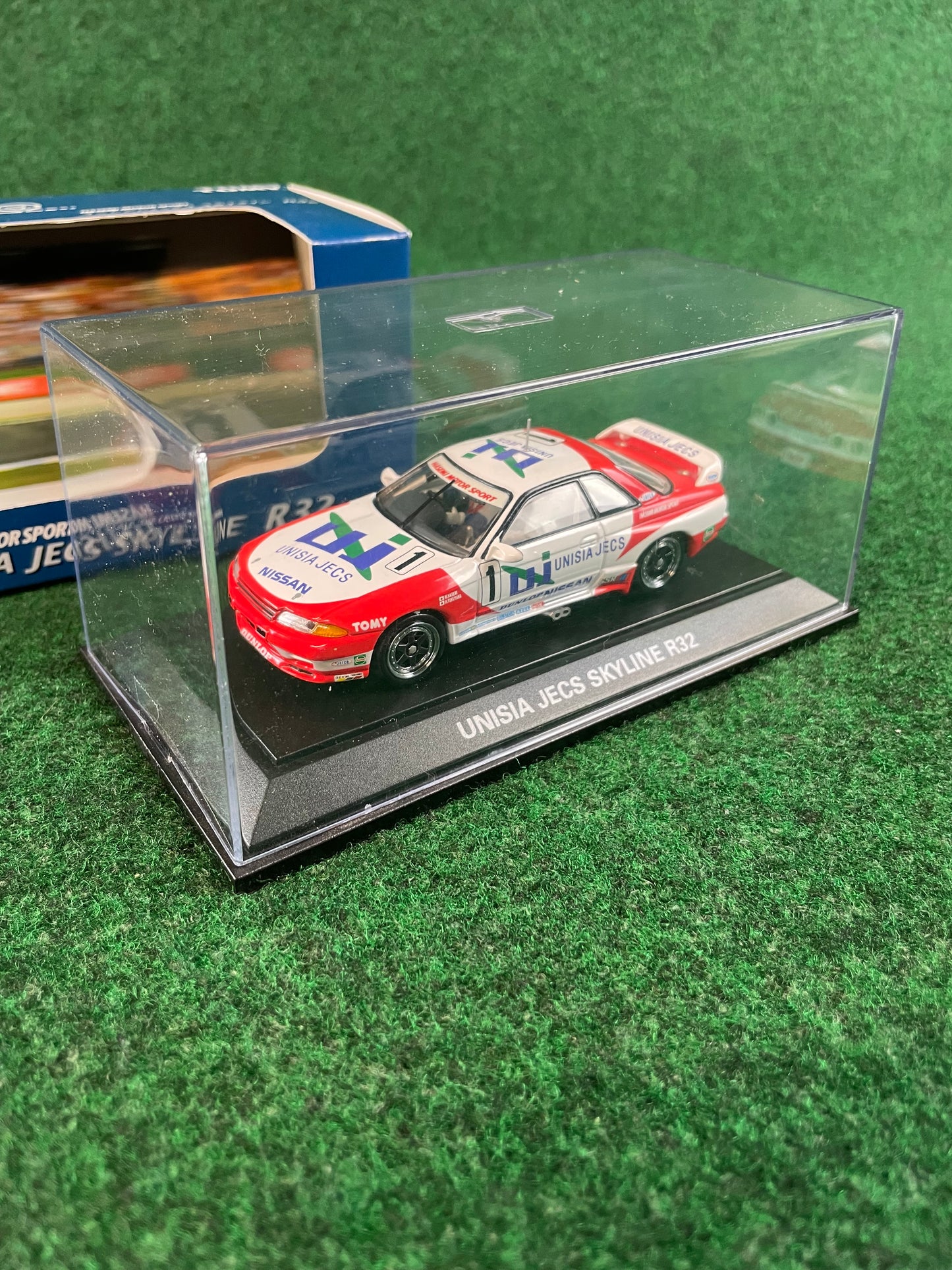 EBBRO Tomy - Hasemi Motor Sport Unisia JECS Group A Nissan Skyline R32 GT-R Diecast