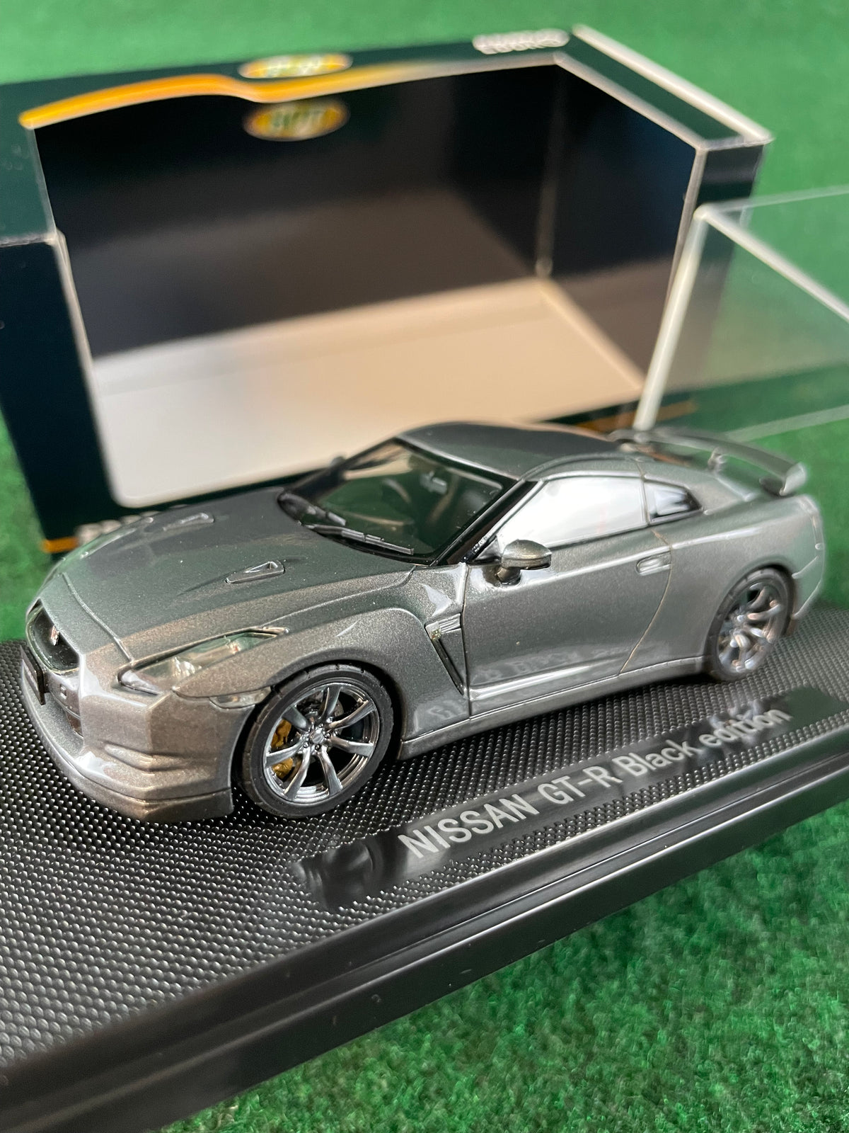 EBBRO HOT - Nissan R35 GT-R Black Edition Grey 1/43 Scale Diecast