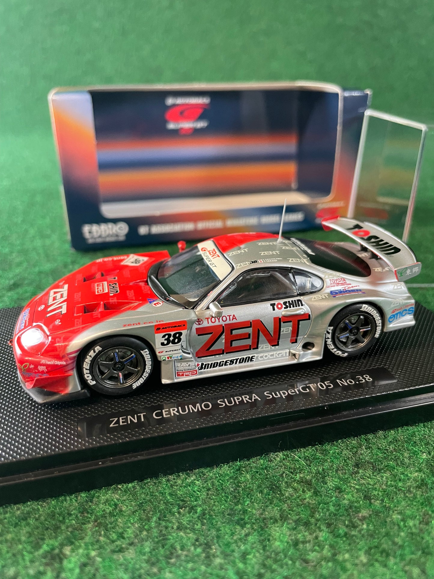 EBBRO - ZENT CERUMO 2005 Toyota Supra GT500 SuperGT No.38 1/43 Scale Diecast