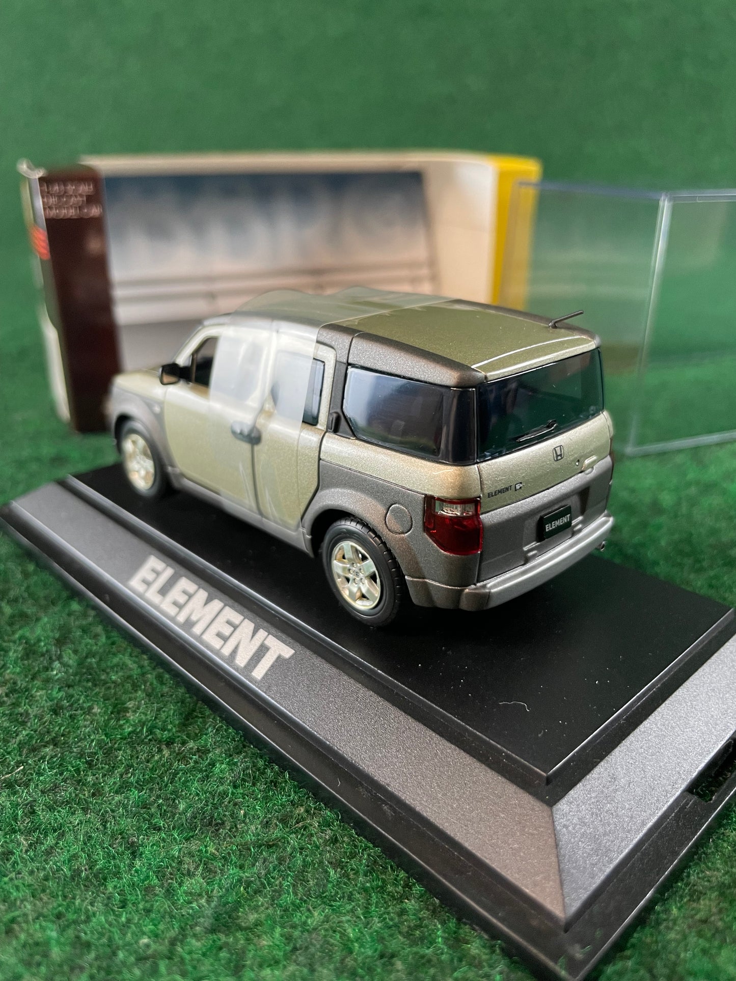 EBBRO HOT - Honda Element SHORELINE BAGE METALLIC 1/43 Scale Diecast