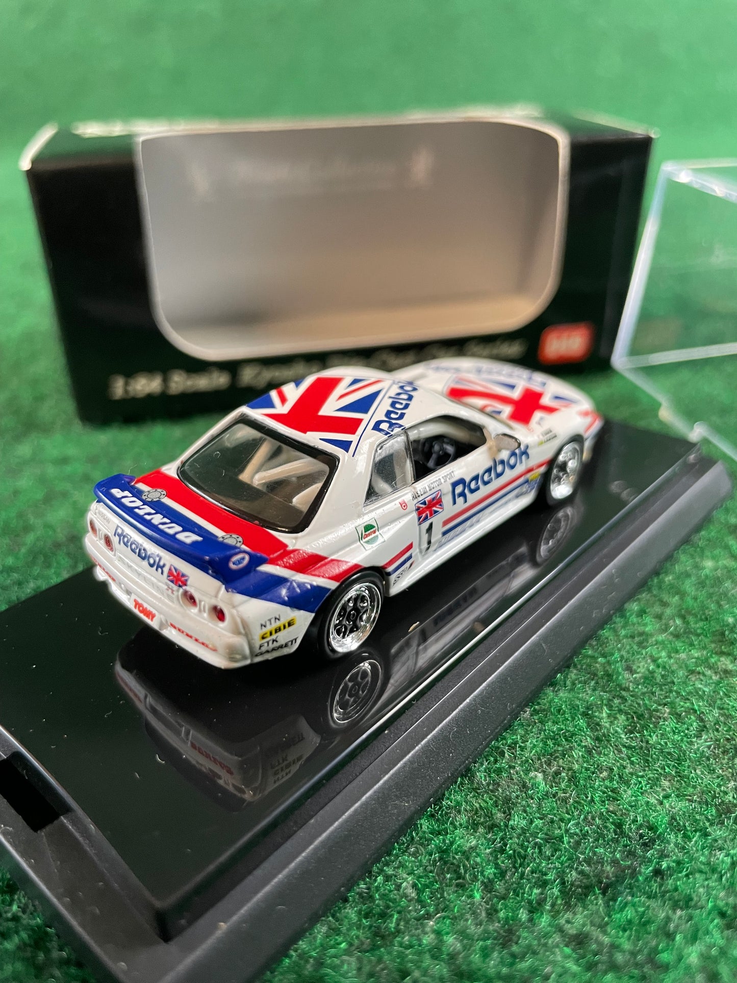 KYOSHO - Beads Collection 1990 & 1991 Reebok Nissan Skyline R32 GT-R 1/64 Scale Diecast Set