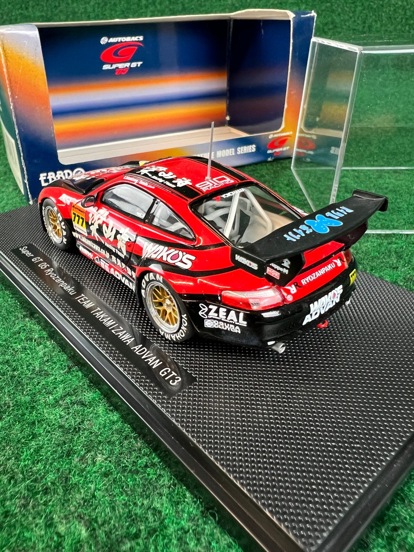 EBBRO - 2005 Super GT Ryozanpaku TEAM TAKAMIZAWA ADVAN Porsche 911 GT3 1/43 Scale Diecast