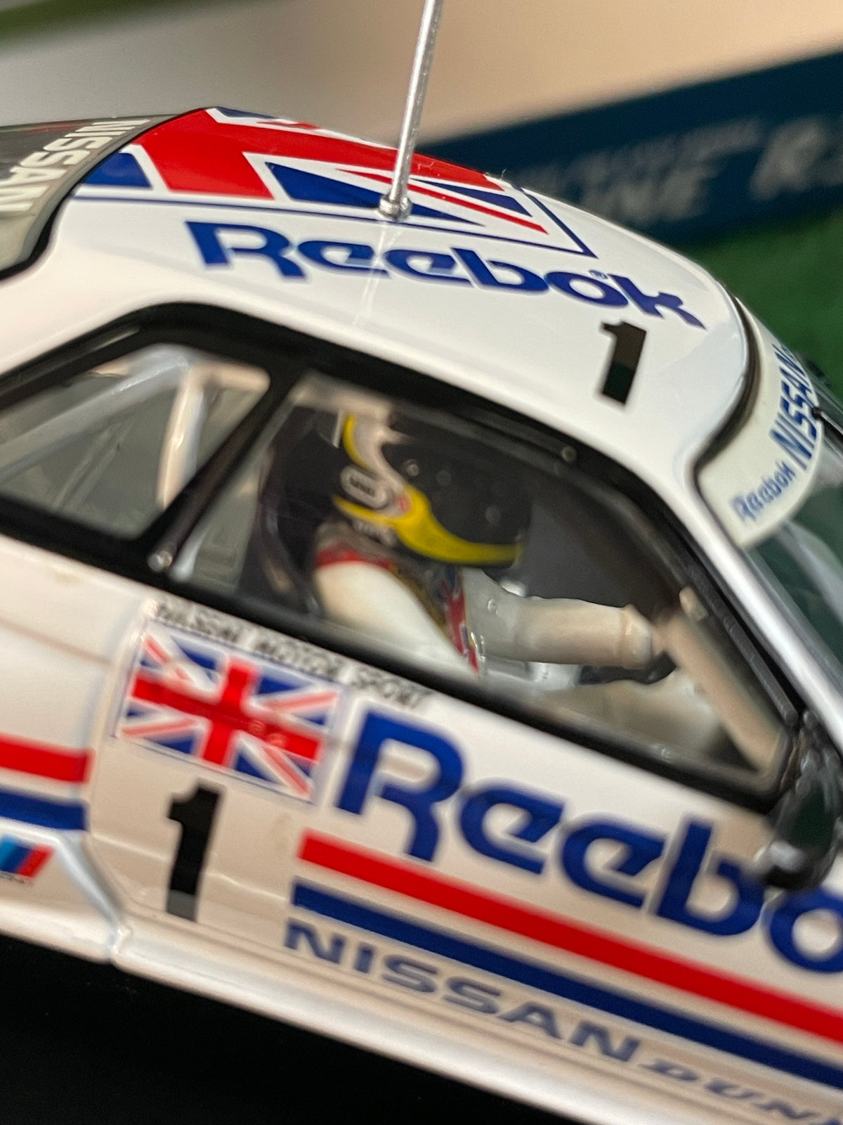 EBBRO TOMY Hasemi Motor Sport Reebok Nissan Skyline R32 GTR 1/43 Diecast