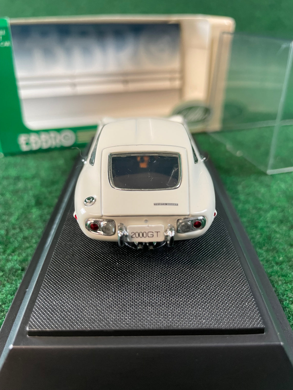 EBBRO - Toyota 2000GT White 1/43 Scale Diecast