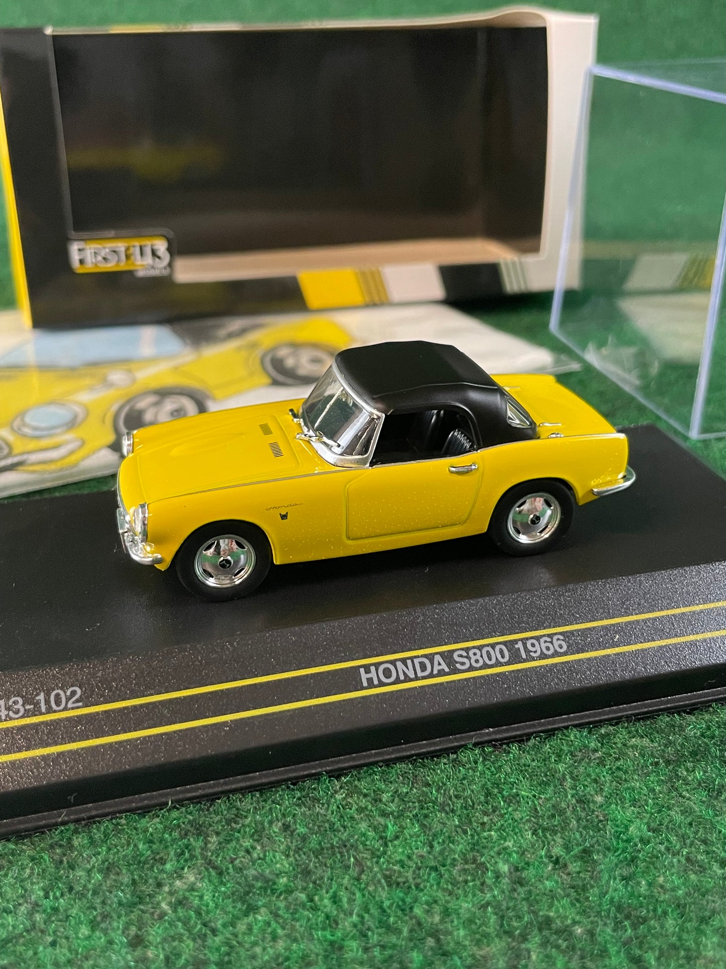 First43 Honda S800 1/43 Scale Diecast and Honda Collection Hall Towel Set