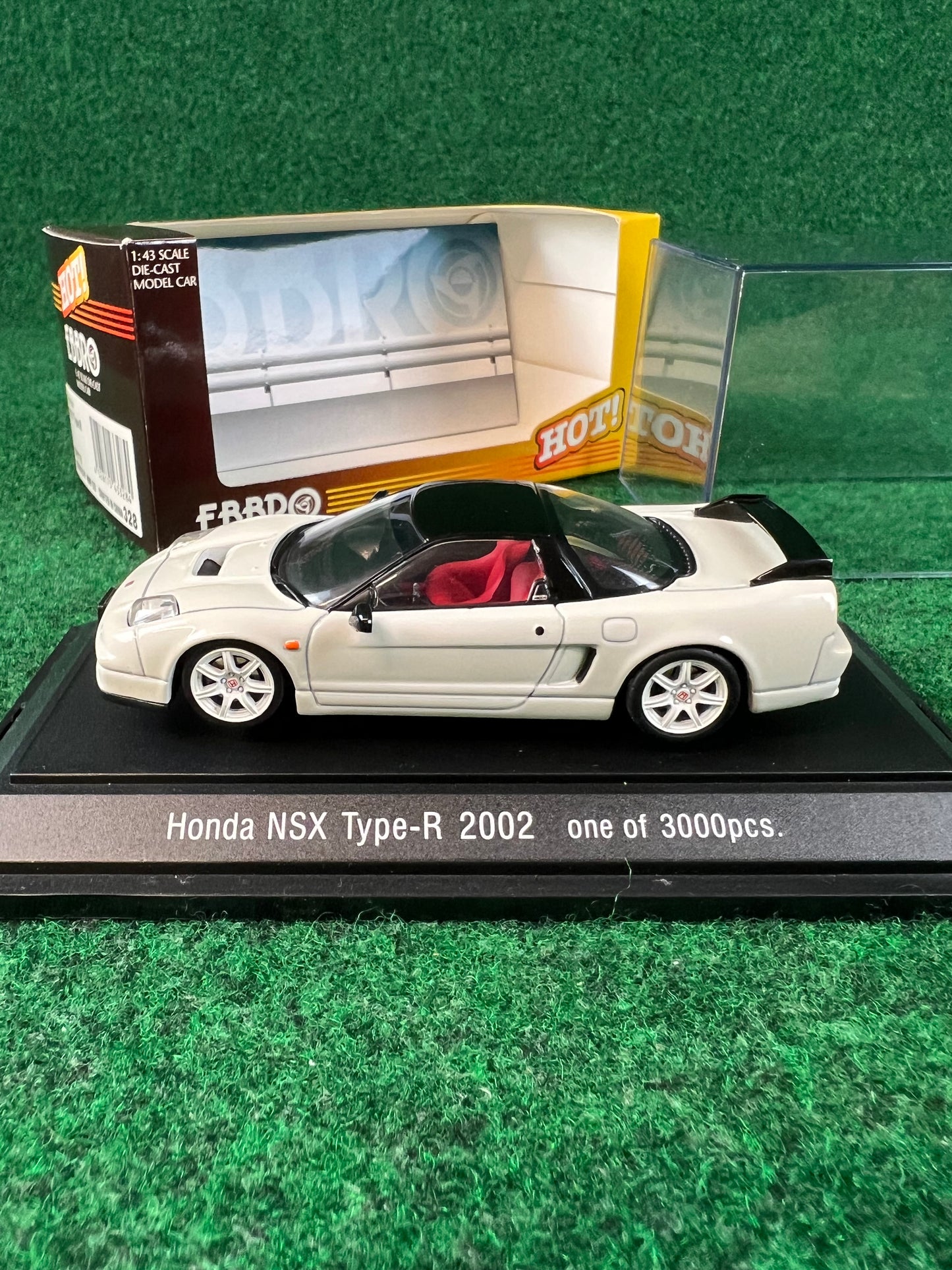 EBBRO HOT - 2001 Honda NSX Type-R White 1/43 Scale Diecast