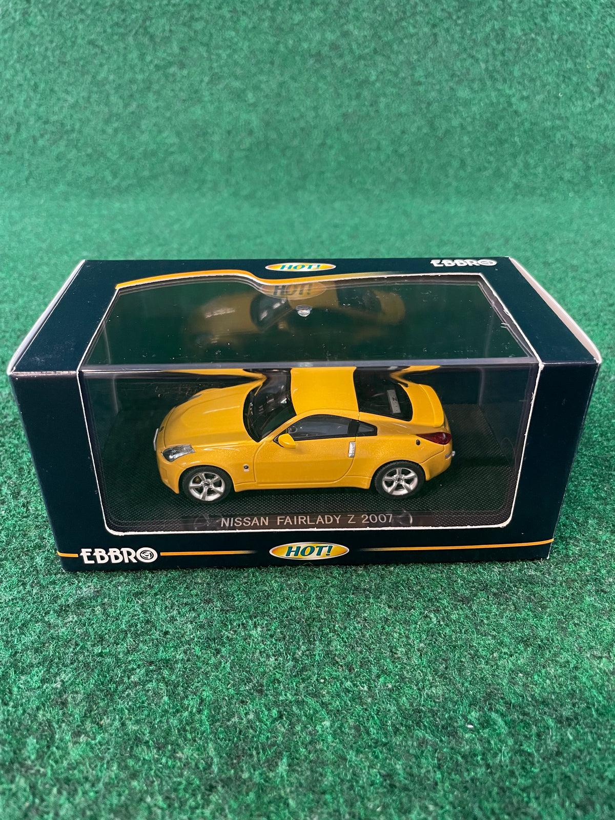 EBBRO - 2007 Nissan Fairlady Z Yellow 1/43 Scale Diecast