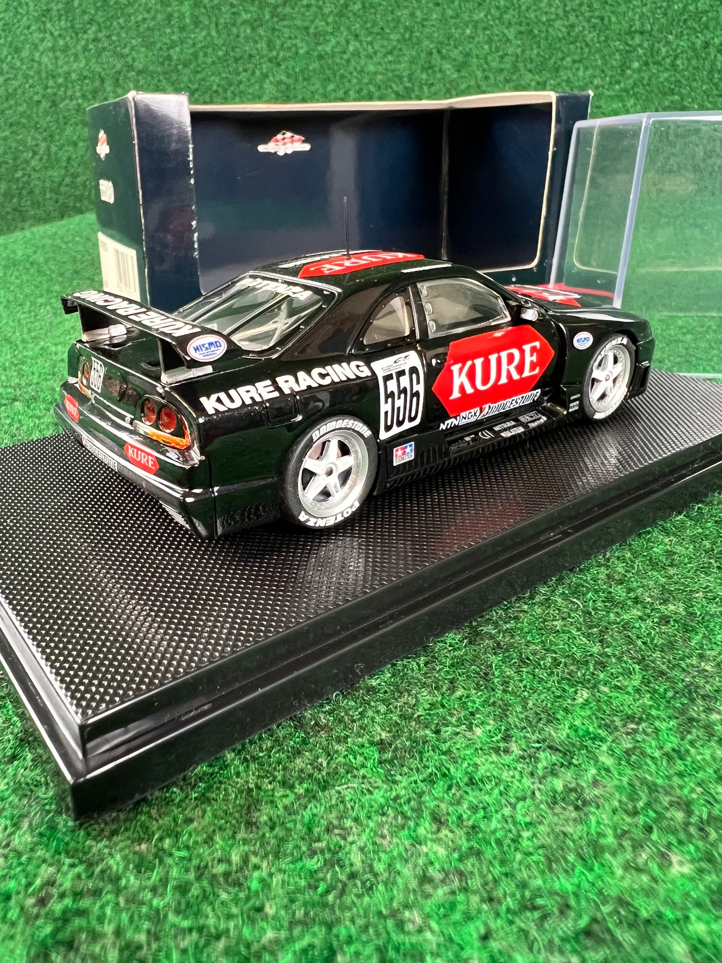 EBBRO Racing Collection - 1996 JGTC KURE 556 Nissan Skyline R33 GTR 1/43 Scale Diecast