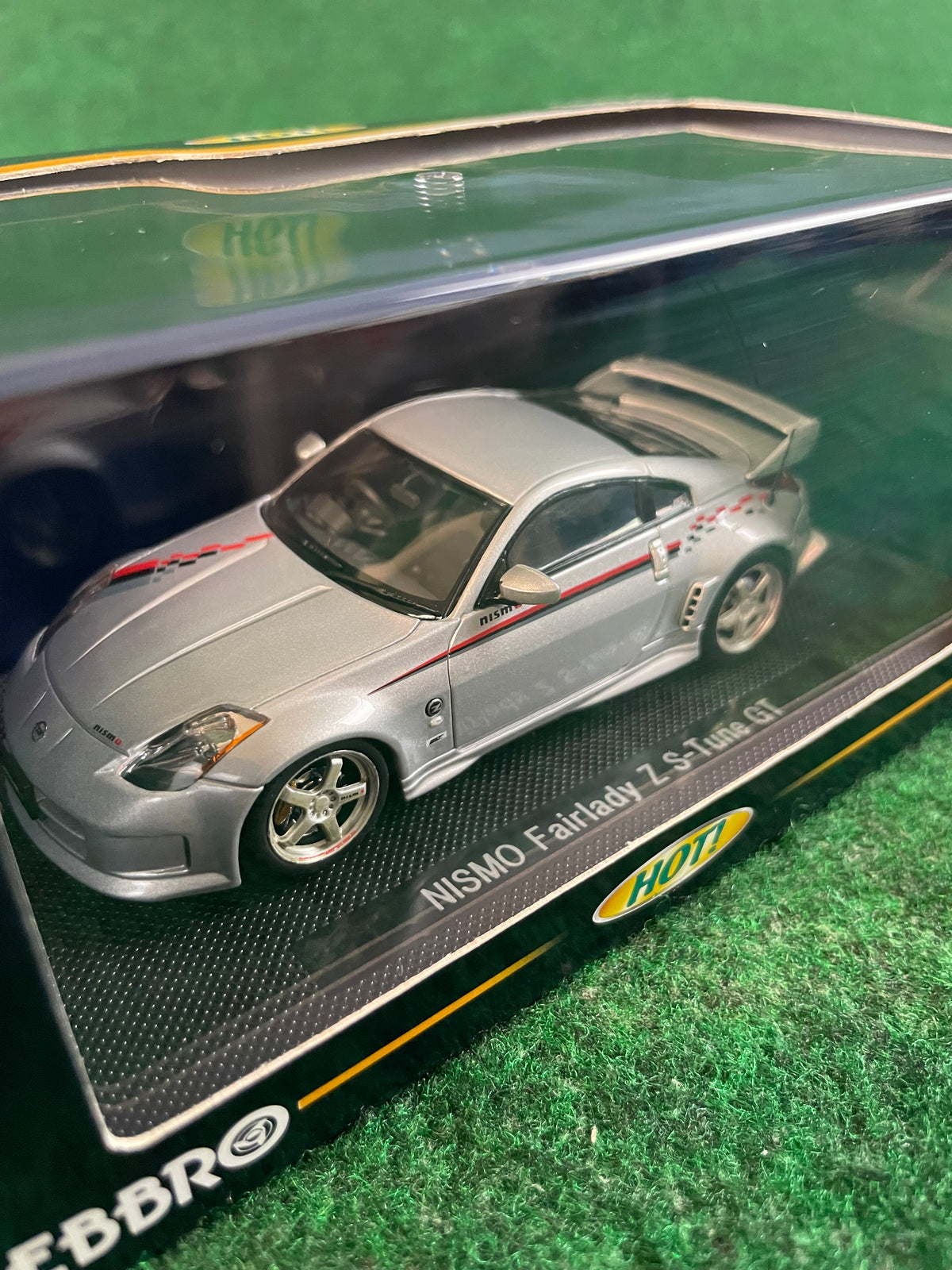 EBBRO HOT! Nissan Nismo Fairlady Z (350Z) S-Tune GT W/ Nismo Stripe 1/43 Diecast