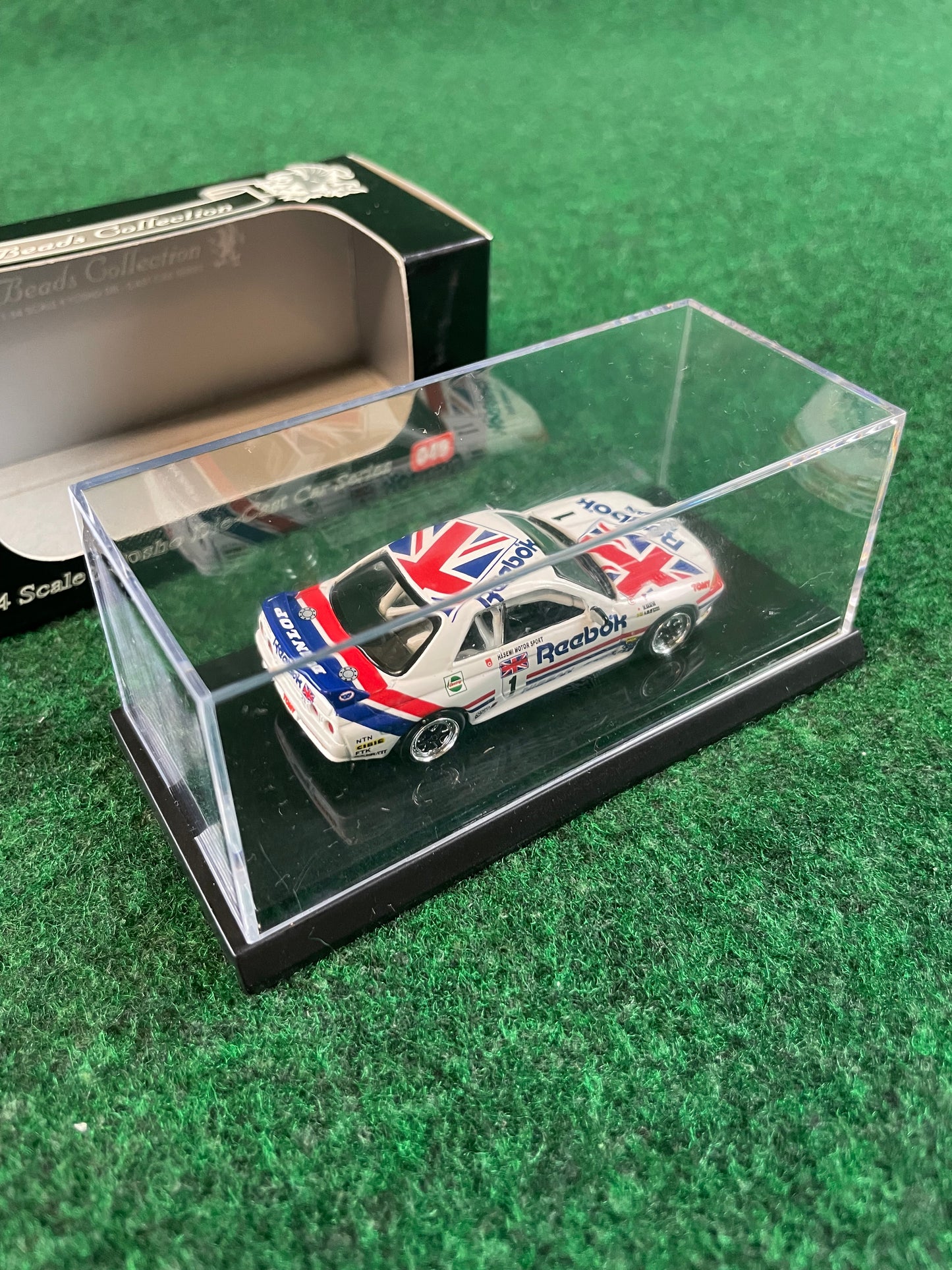 KYOSHO - Beads Collection 1990 & 1991 Reebok Nissan Skyline R32 GT-R 1/64 Scale Diecast Set