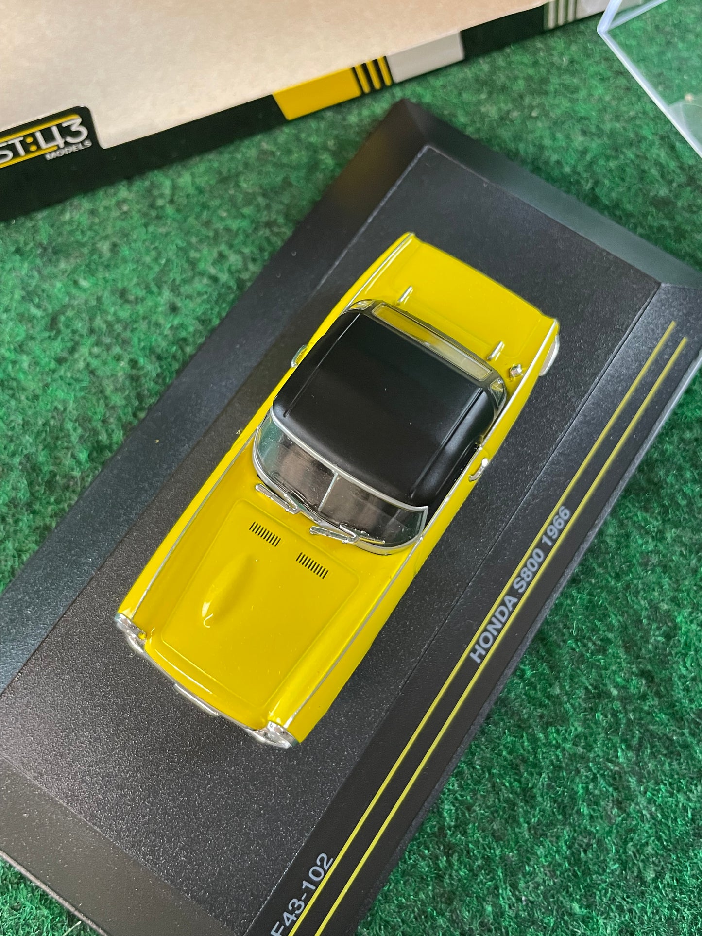 First43 Honda S800 1/43 Scale Diecast and Honda Collection Hall Towel Set