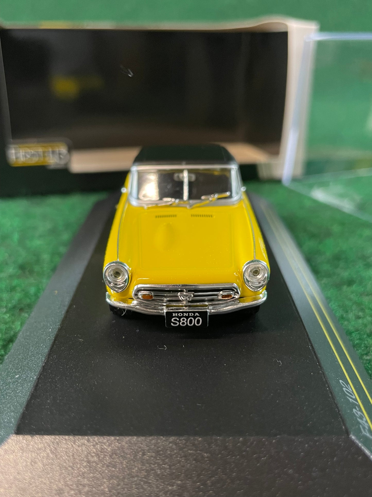 First43 Honda S800 1/43 Scale Diecast and Honda Collection Hall Towel Set