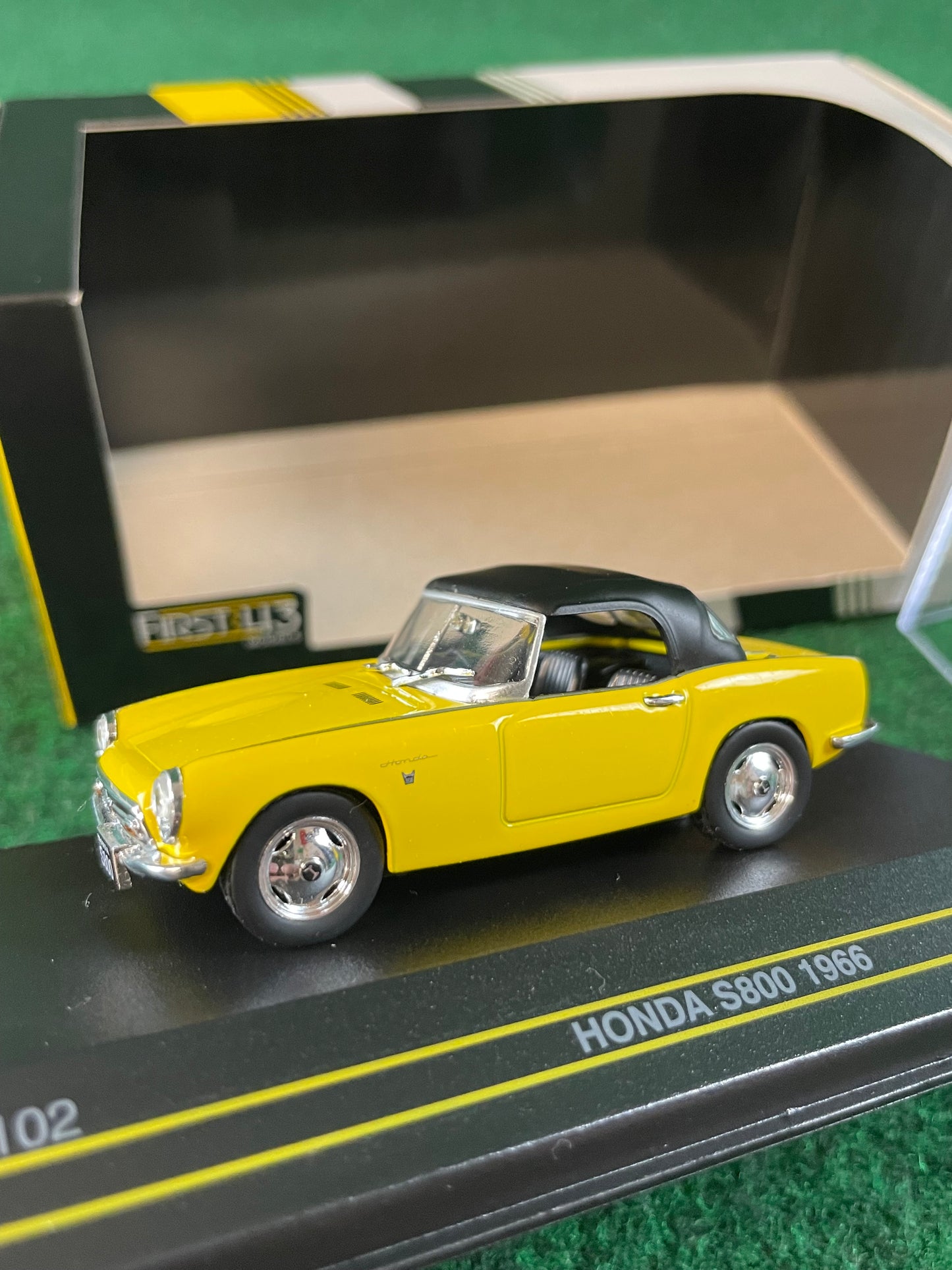 First43 Honda S800 1/43 Scale Diecast and Honda Collection Hall Towel Set