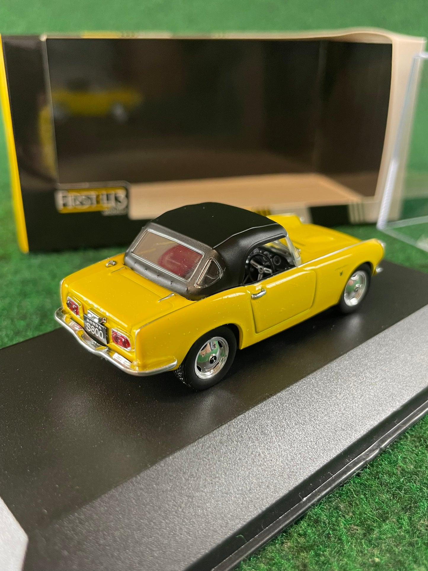 First43 Honda S800 1/43 Scale Diecast and Honda Collection Hall Towel Set