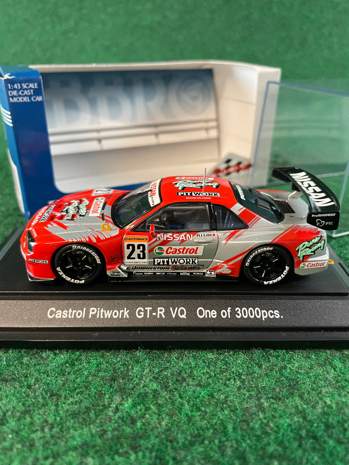 EBBRO Racing Car Collection - 2002 Castrol Pitwork Nissan Skyline R34 GT-R VQ 1/43 Scale Diecast