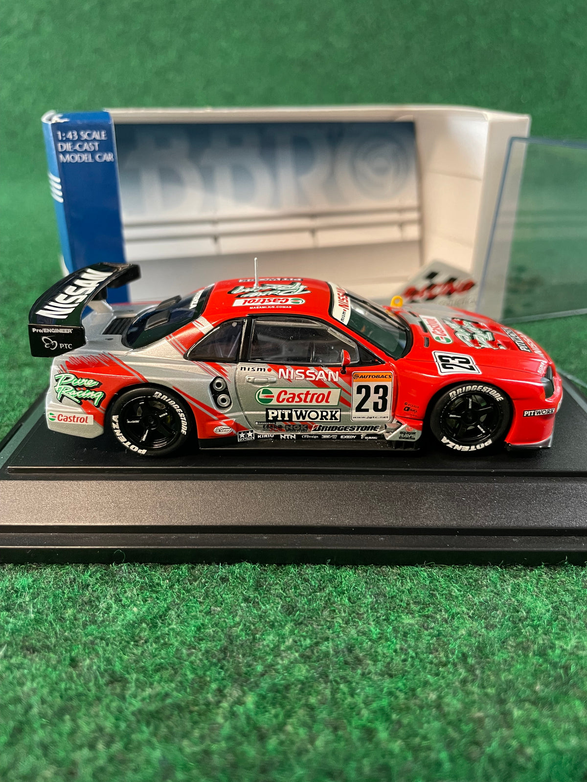 EBBRO Racing Car Collection - 2002 Castrol Pitwork Nissan Skyline R34 GT-R VQ 1/43 Scale Diecast
