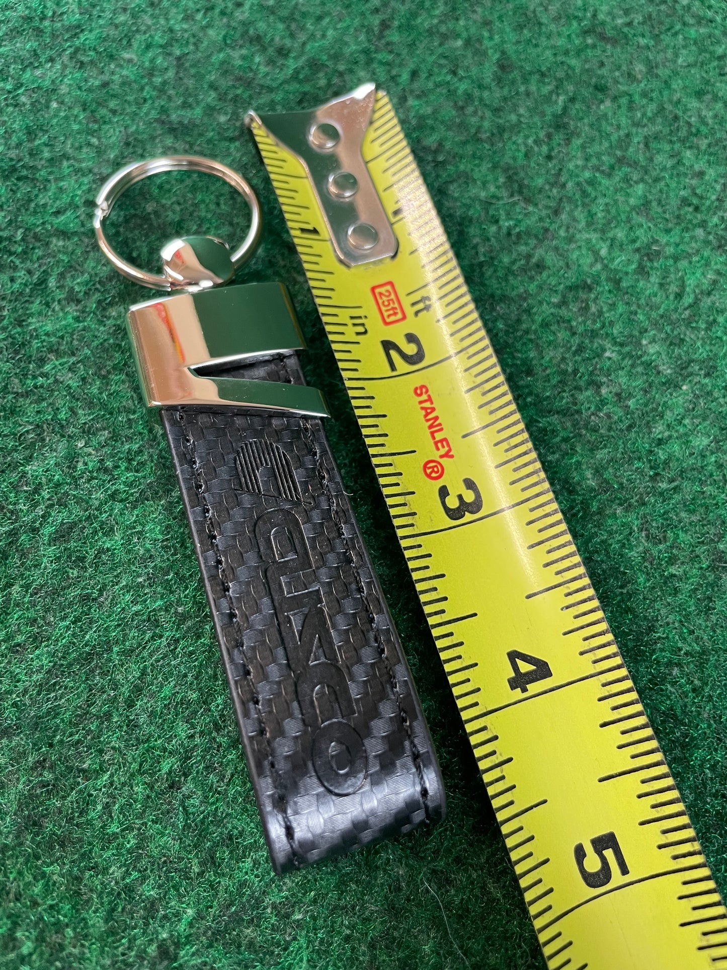 CUSCO - Carbon Fiber Leather Style Look Black/Chrome Strap Keychain