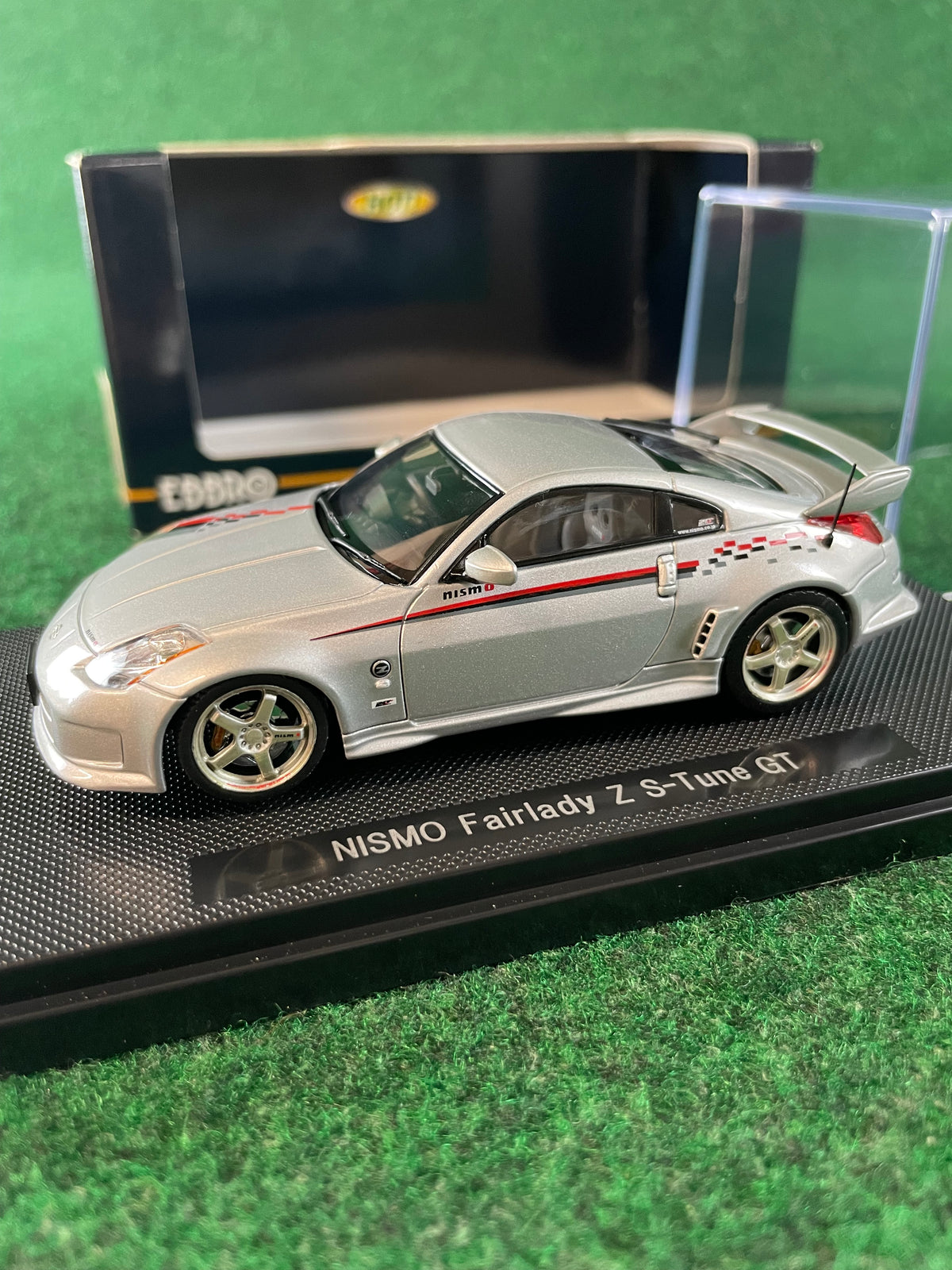 EBBRO HOT! Nissan Nismo Fairlady Z (350Z) S-Tune GT W/ Nismo Stripe 1/43 Diecast