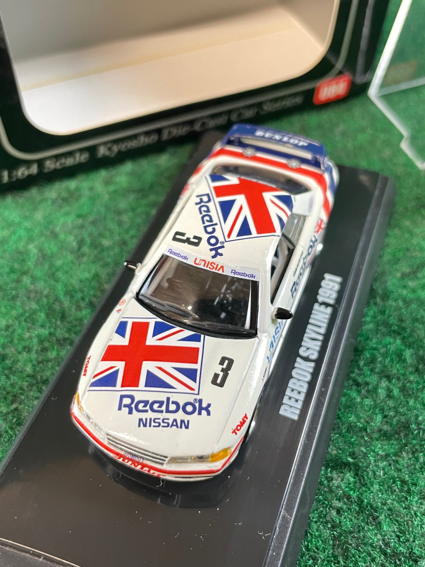 KYOSHO - Beads Collection 1990 & 1991 Reebok Nissan Skyline R32 GT-R 1/64 Scale Diecast Set