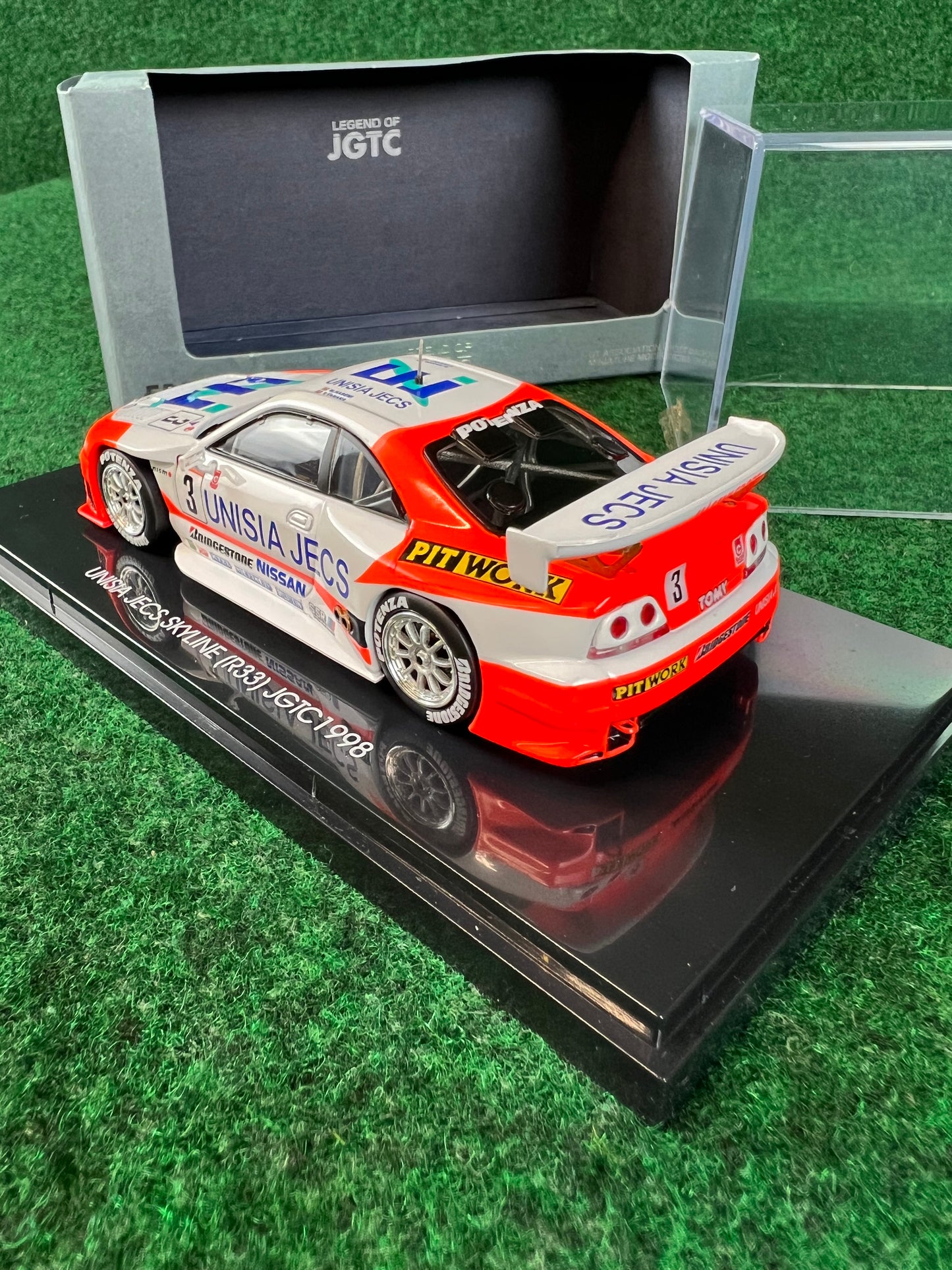 EBBRO Legends of JGTC - 1998 Unisia JECS Nissan Skyline R33 GTR 1/43 Scale Diecast