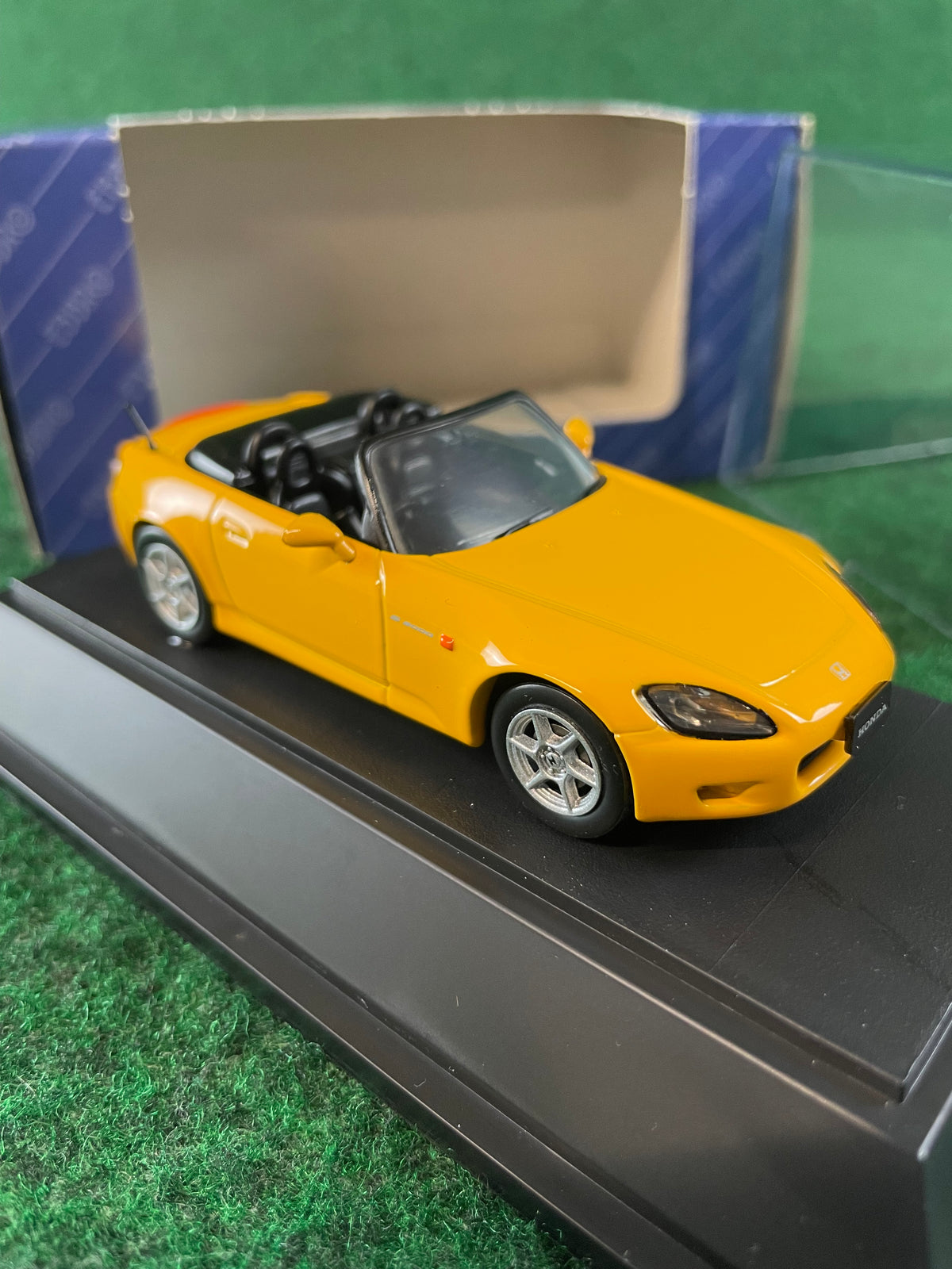 EBBRO 1999 Honda S2000 (Indy Yellow Pearl) 1/43 Scale Diecast