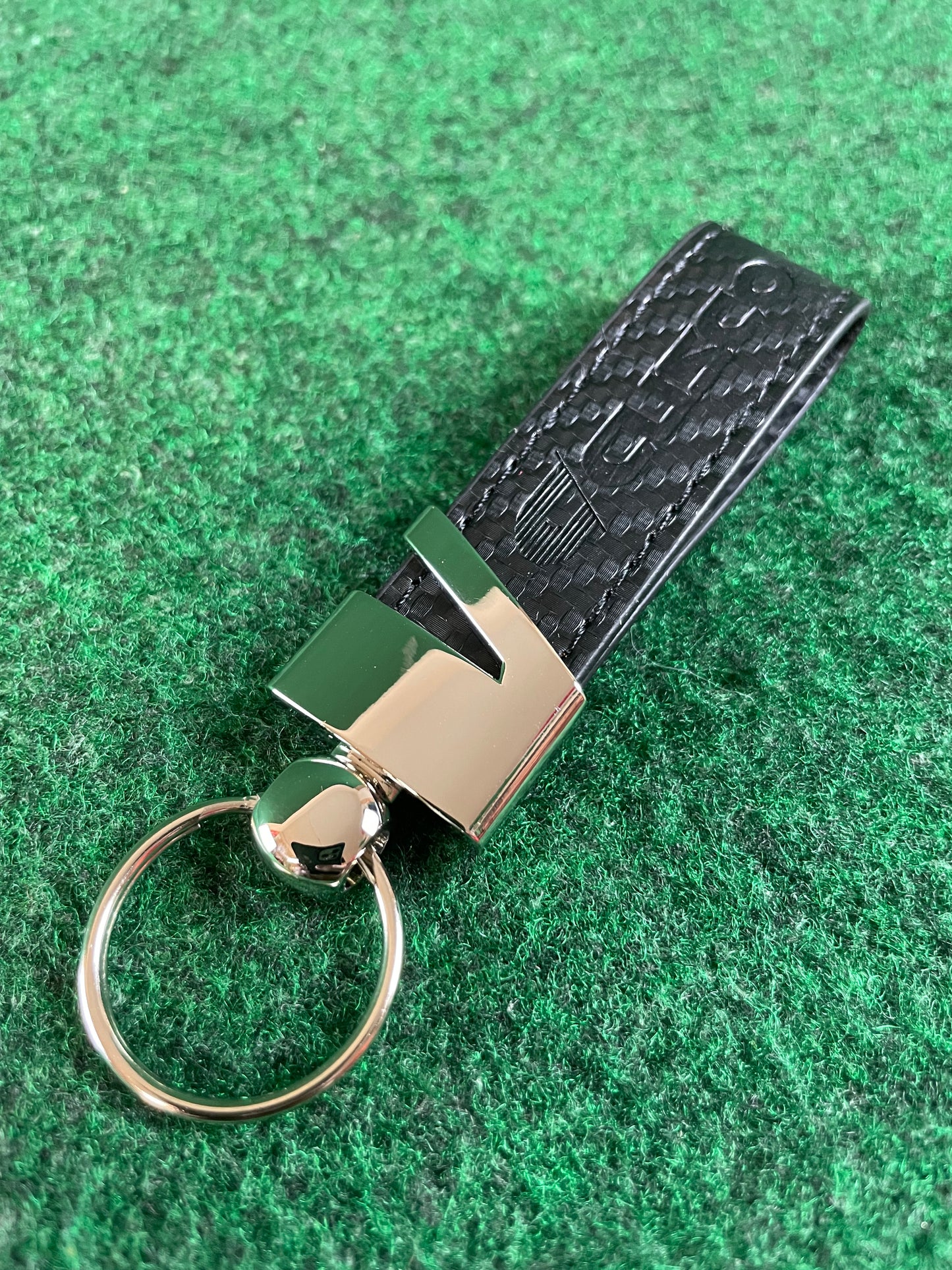 CUSCO - Carbon Fiber Leather Style Look Black/Chrome Strap Keychain