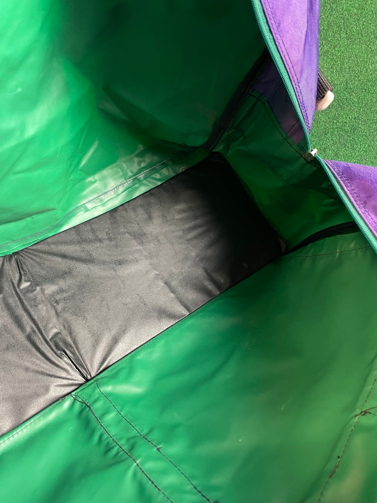 SUPER RACING 77 - Grand Prix Constructor’s History Vintage Duffle Bag