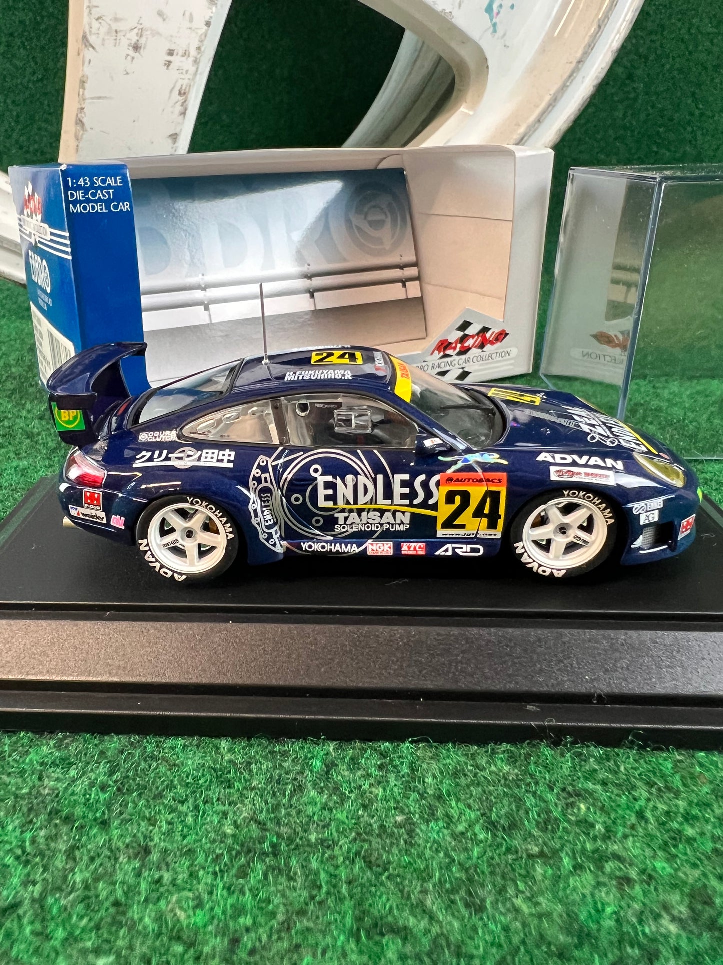 ENDLESS - 2004 Porsche 911 JGTC #26 Centerlock Race Wheel and Goods Set