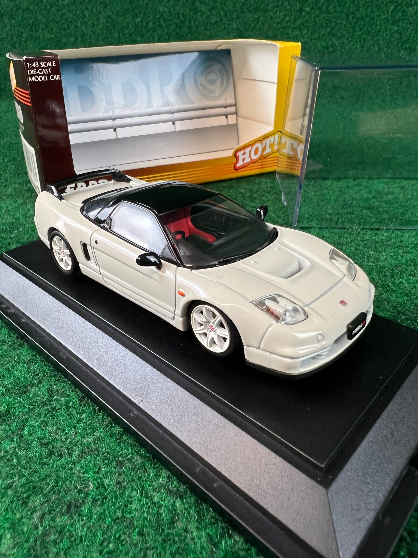 EBBRO HOT - 2001 Honda NSX Type-R White 1/43 Scale Diecast