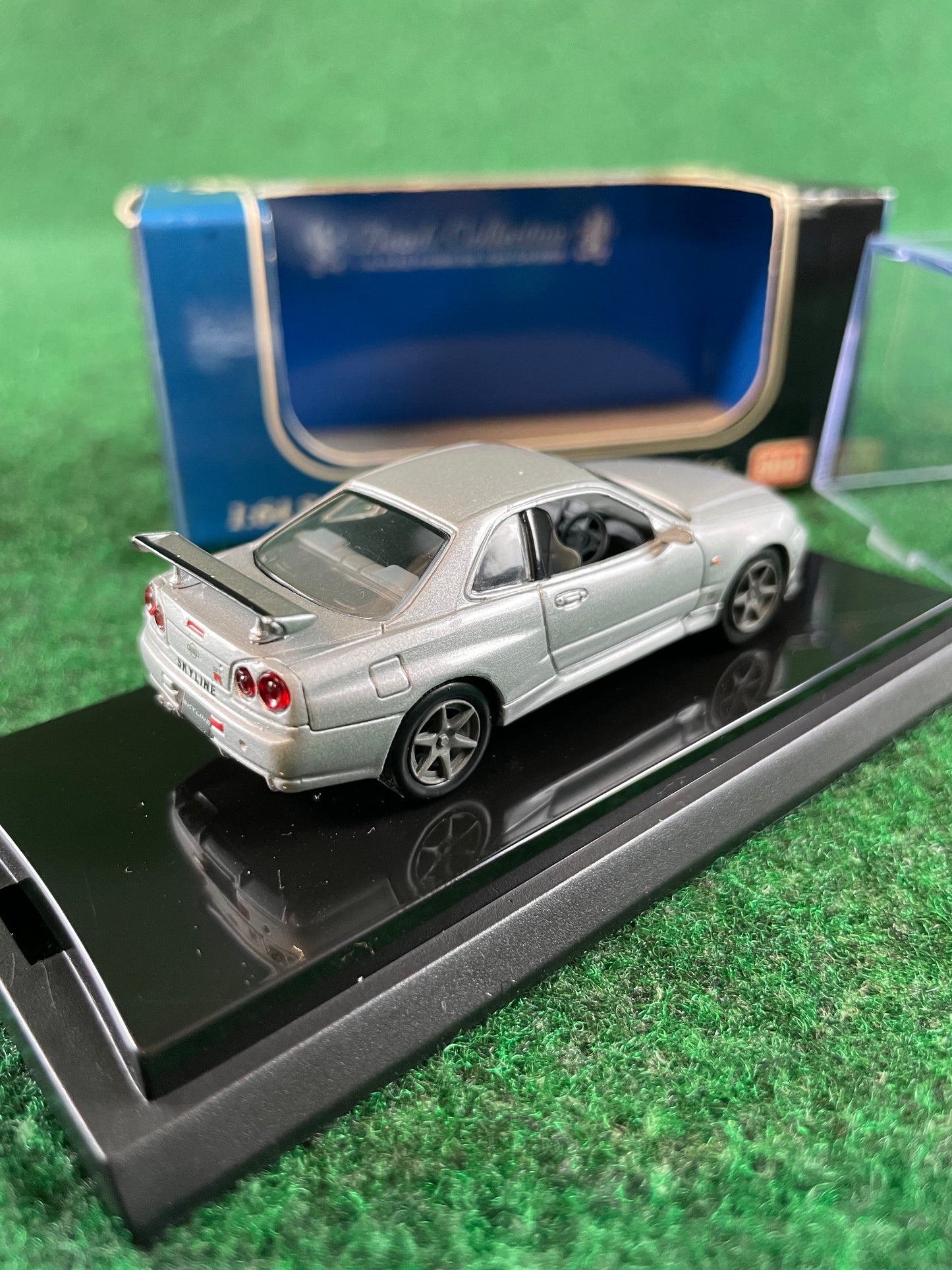 KYOSHO - Beads Collection Silver 1999 Nissan Skyline R34 GT-R 1/64 Scale Diecast