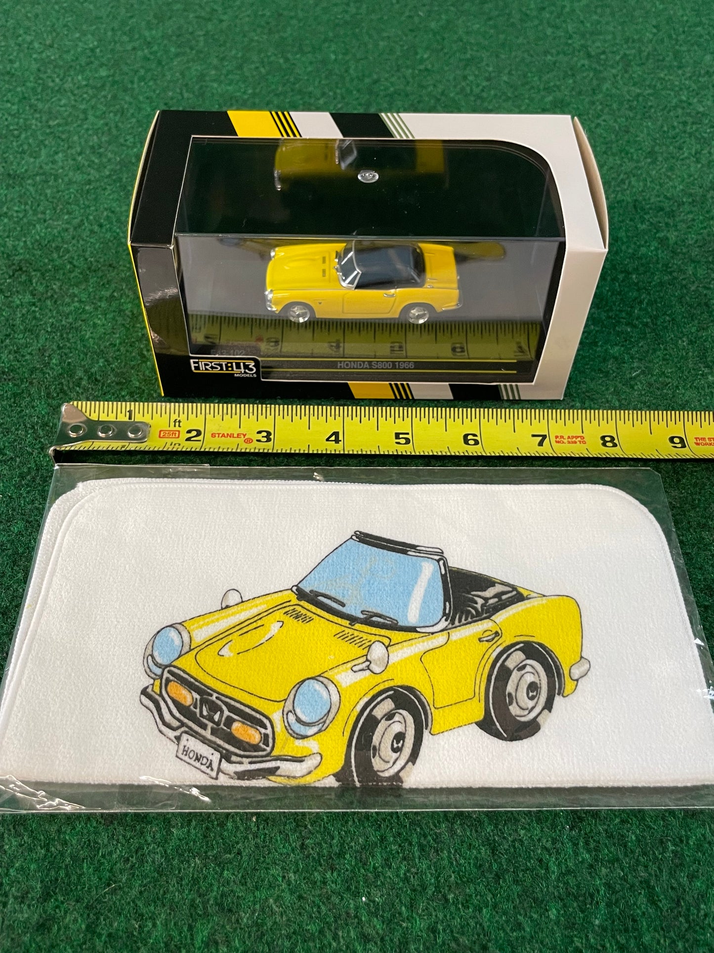 First43 Honda S800 1/43 Scale Diecast and Honda Collection Hall Towel Set