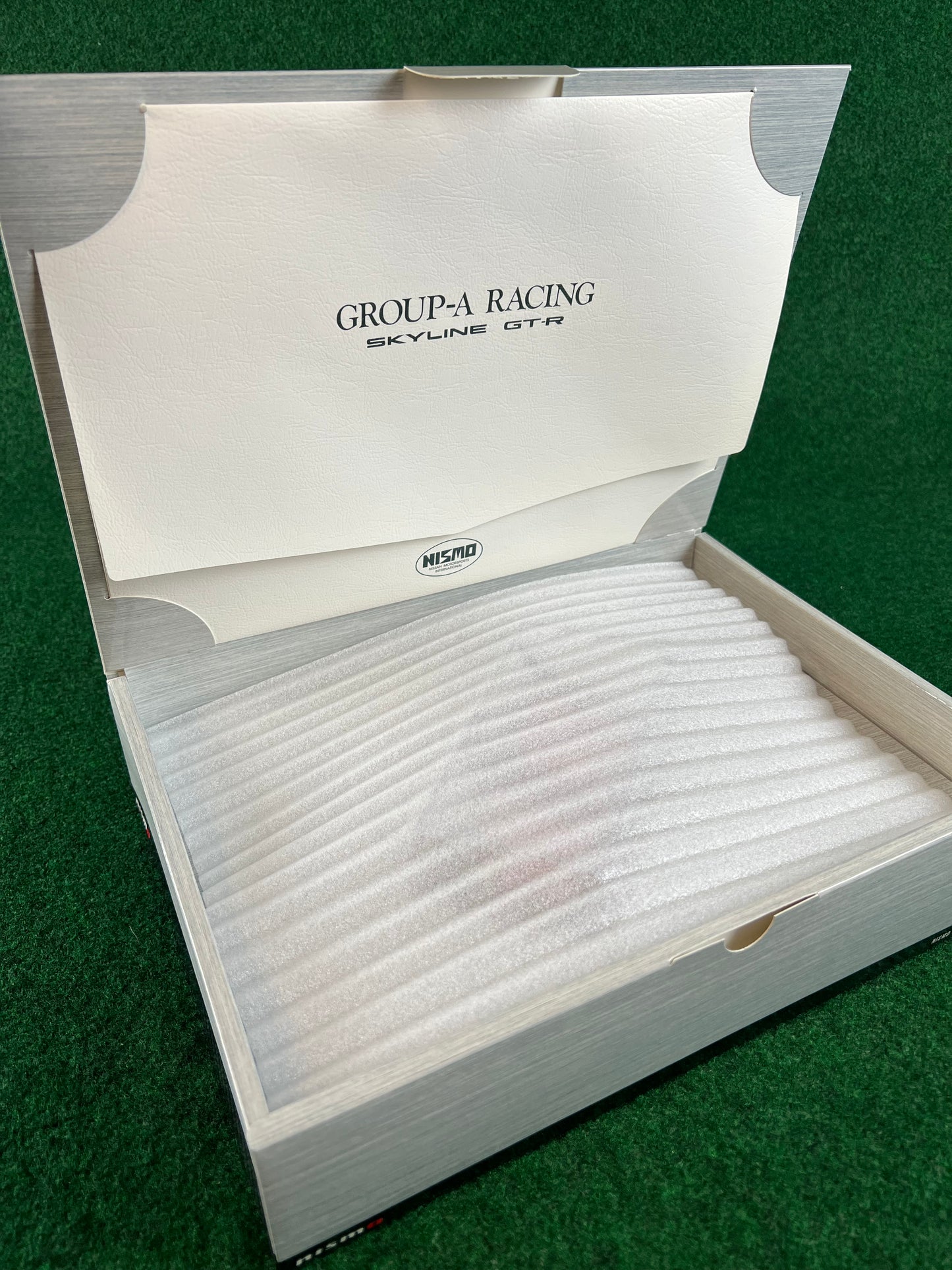 EBBRO - Nissan Skyline R32 GT-R Group A Prototype Limited Edition & Autographed 1/43 Scale Diecast Car