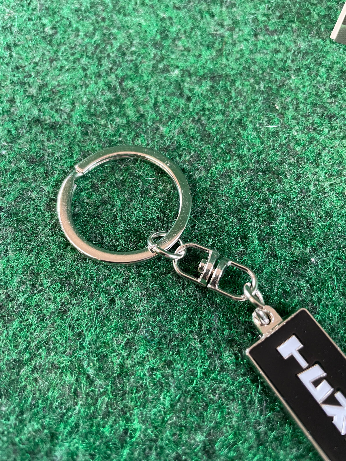 TOM'S Emblem Metal Keychain Collection - Black/White Letters