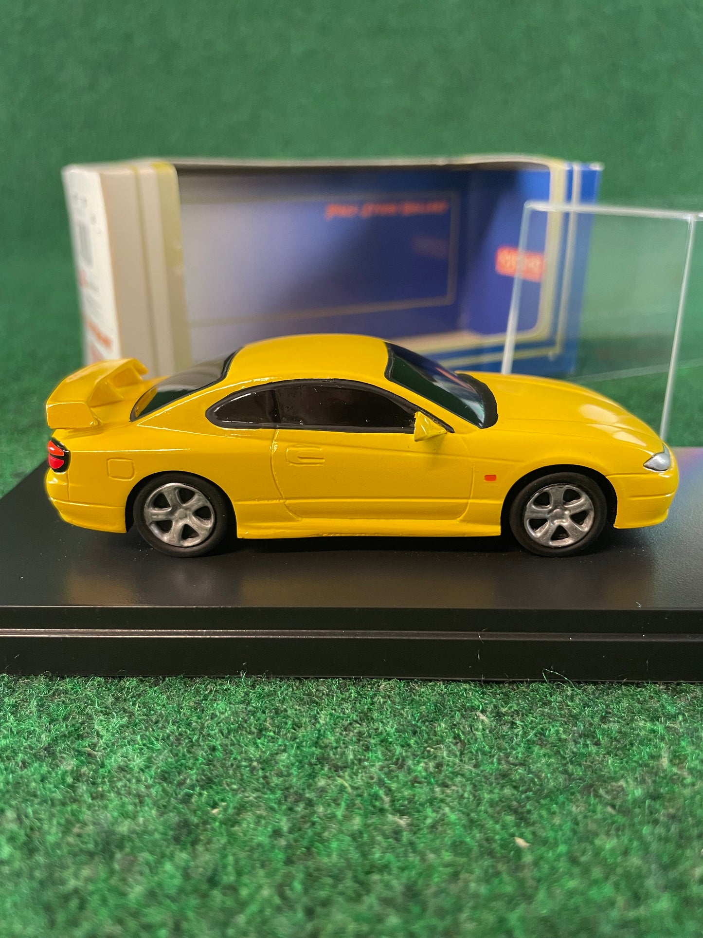 KYOSHO Poly-Stone Gallery Nissan Silvia S15 (Yellow) 1/43 Scale Model Diecast Car