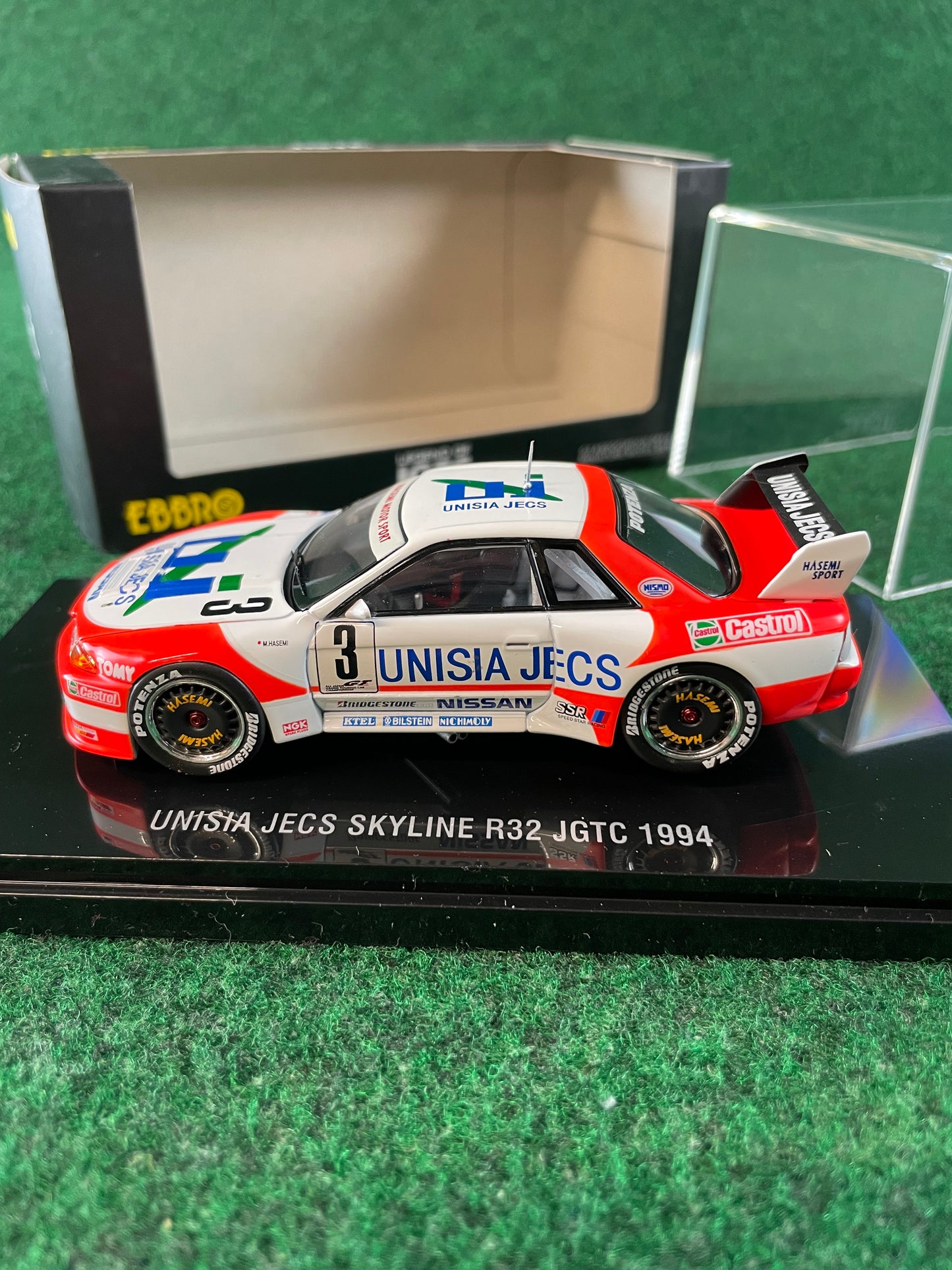 EBBRO Legends of JGTC - 1994 Unisia JECS Nissan Skyline R32 GTR 1/43 Scale Diecast