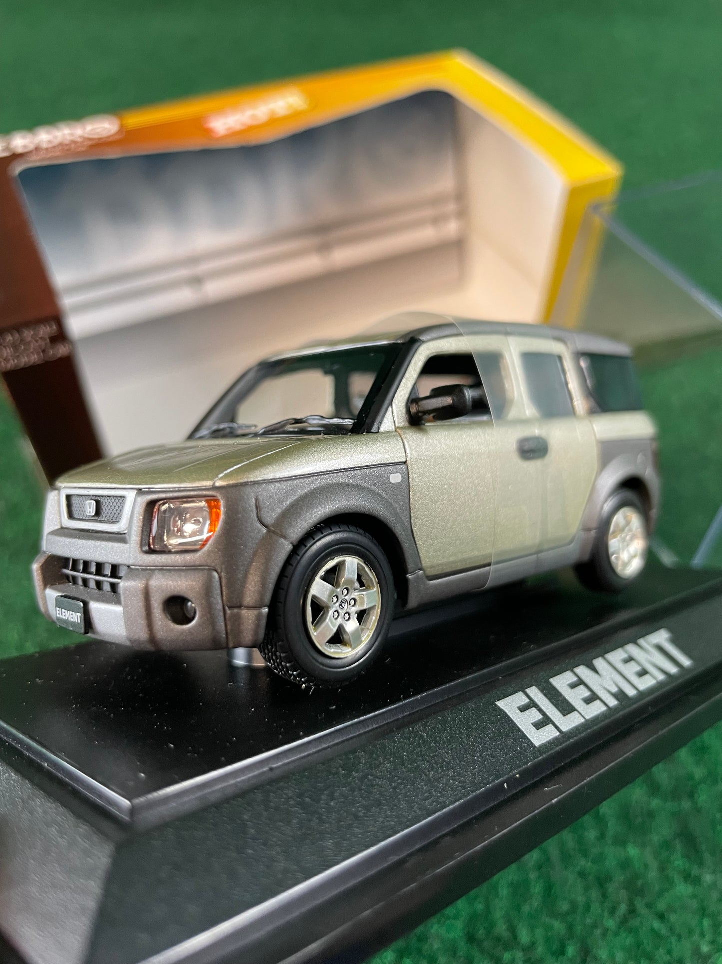 EBBRO HOT - Honda Element SHORELINE BAGE METALLIC 1/43 Scale Diecast